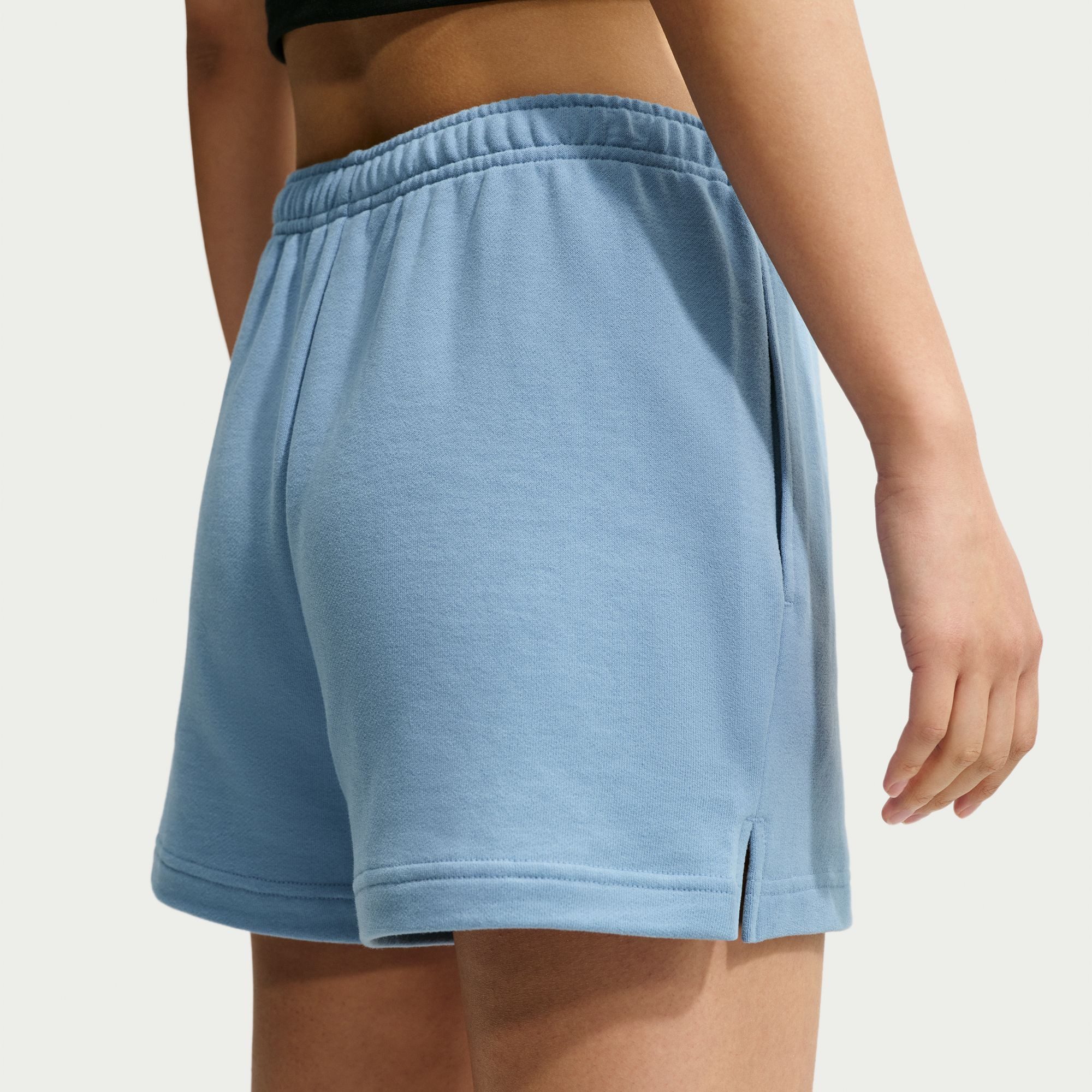 Nike Sportswear Shorts W NK STDO FLC LW MR STD 4 SHRT mit sportlichem Stil, aus Baumwolle und Polyester, lässiger Schnitt