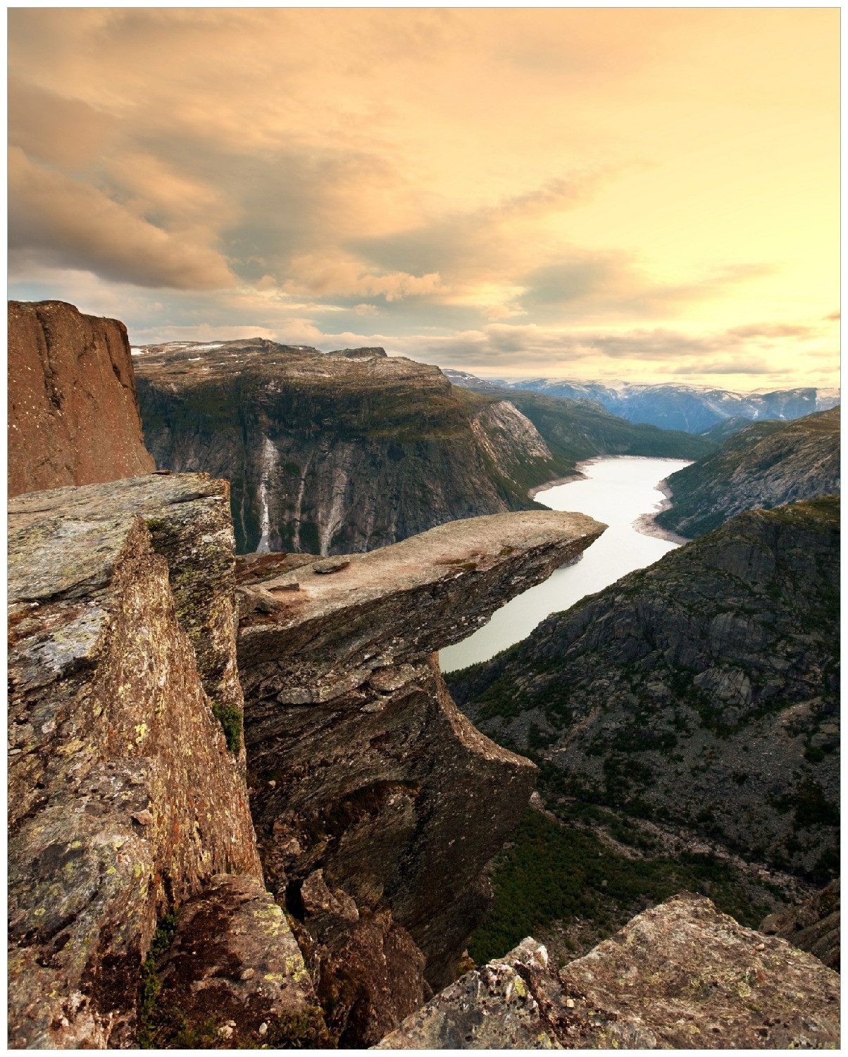 Wallario Poster, Felsvorsprung über Fjord, in verschiedenen Ausführungen