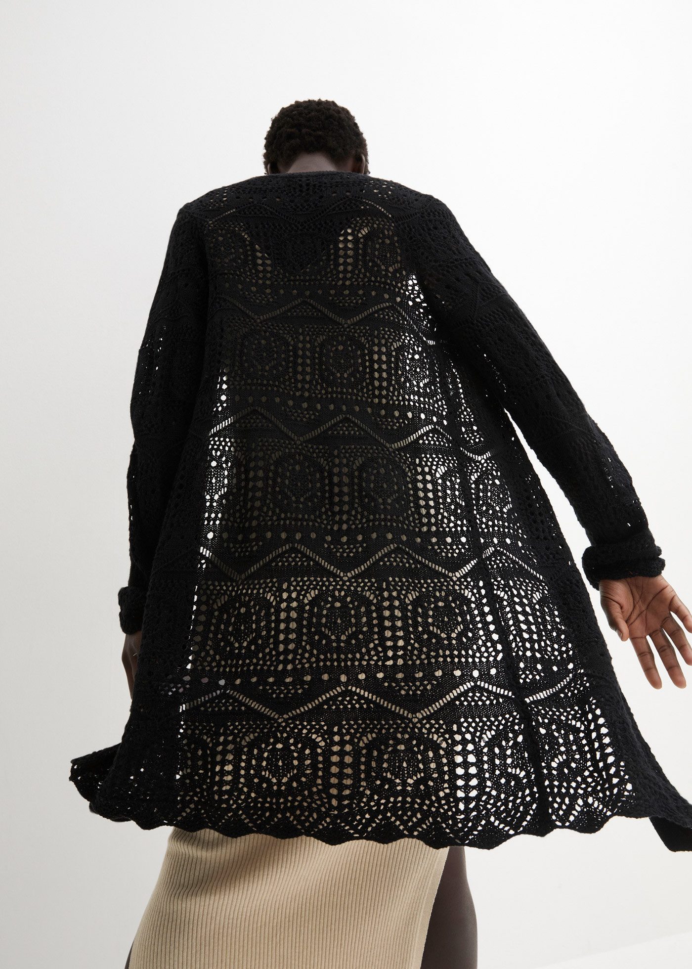bonprix Longstrickjacke (1-tlg) lockere und offene Passform, mit femininem Lochmuster, casual Stil