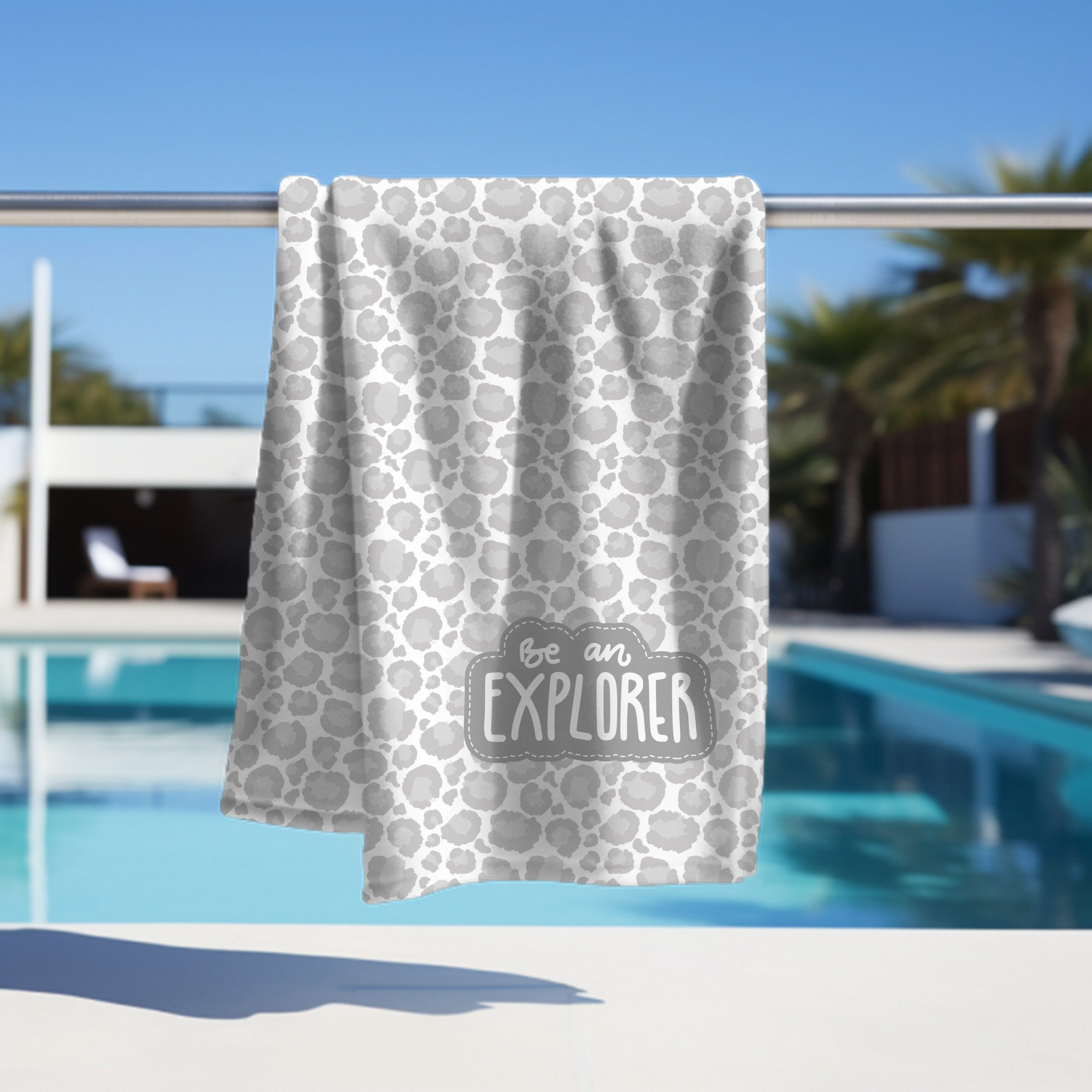 MTOnlinehandel Strandtuch Kinder • 70x140 cm • Schnelltrocknend, Baumwolle & Mikrofaser Mix (1-St), Badetuch • Weich & Saugfähig • Strand • Meer • Animalprint Grau