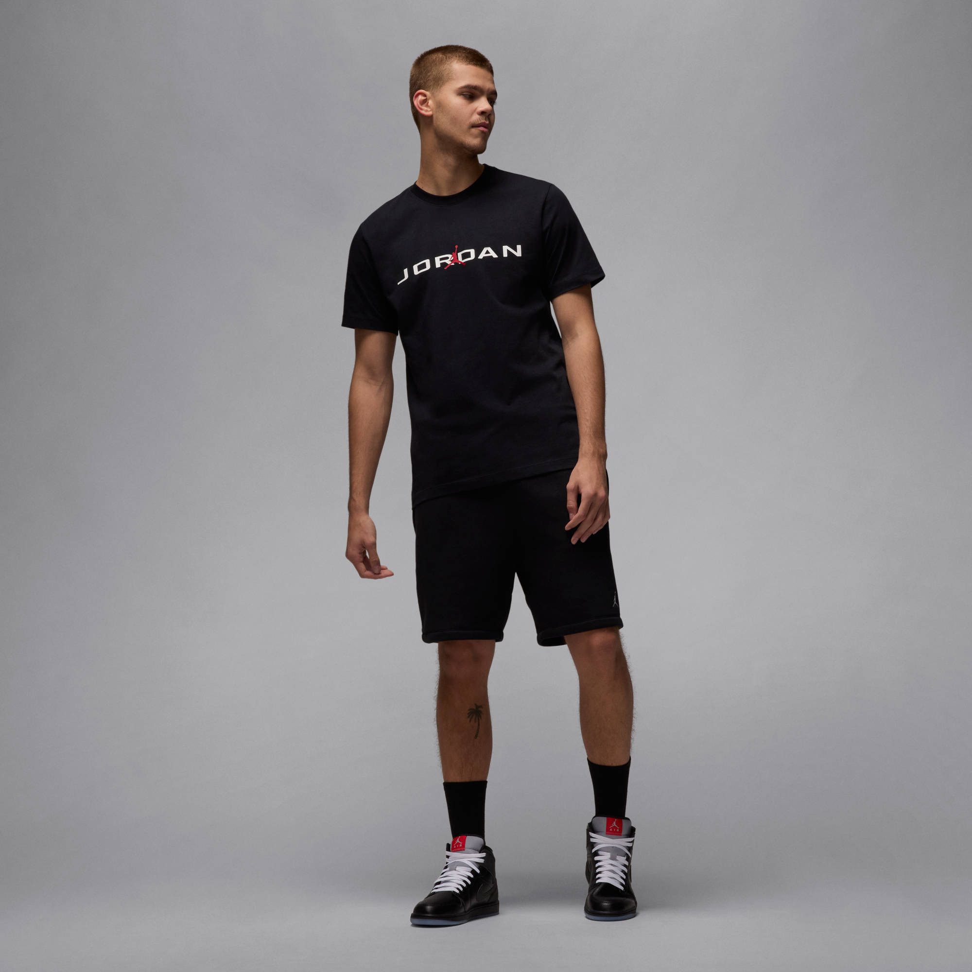 Jordan T-Shirt M J JD AIR SS CREW aus mittelschwerer Baumwolle, mit Jordan Grafiken auf der Vorderseite