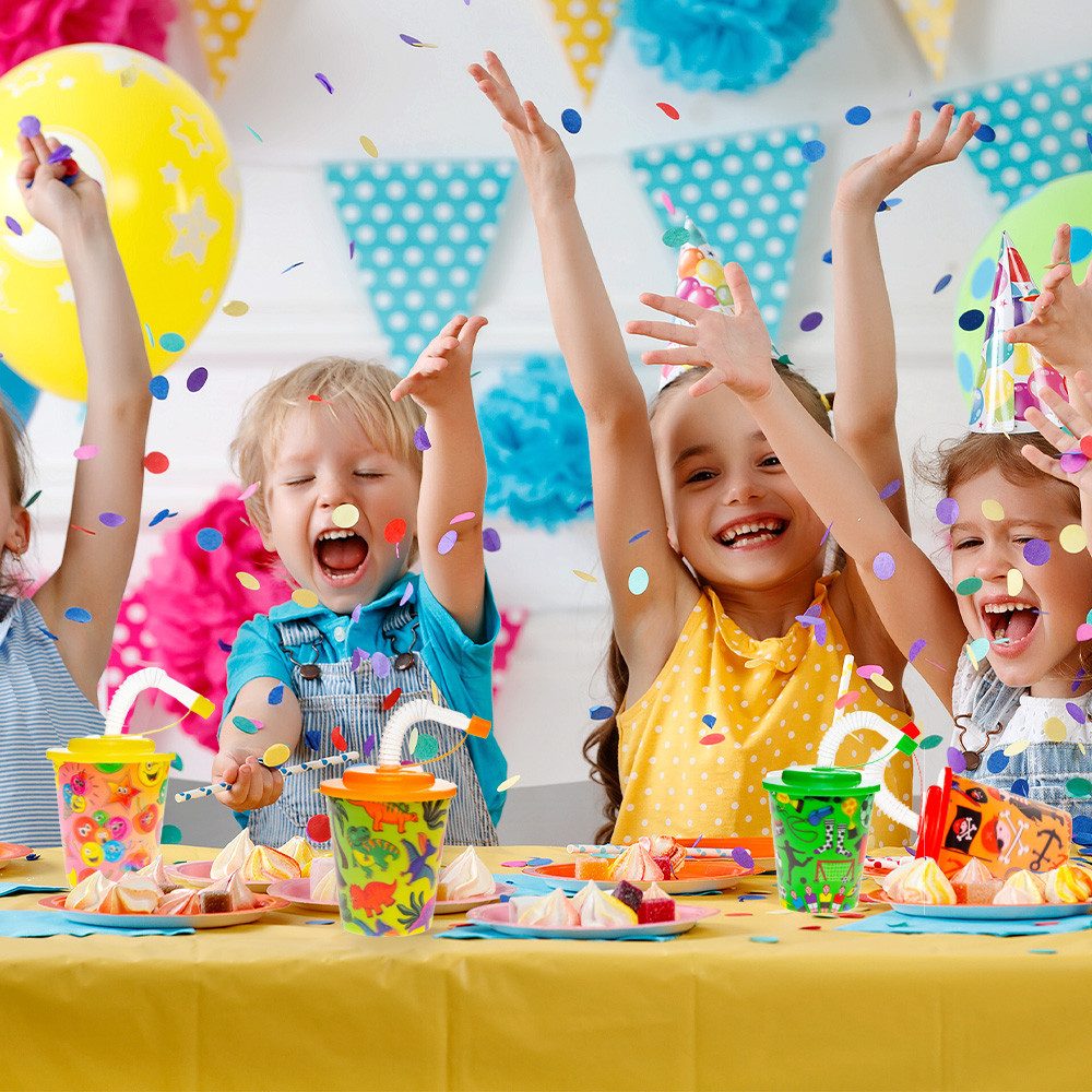 LG-Imports Kinderbecher Kinder Trinkbecher – 250 ml – 12 Stück – Mit Motiv, Deckel & Strohhalm, 12-tlg., Kunststoff