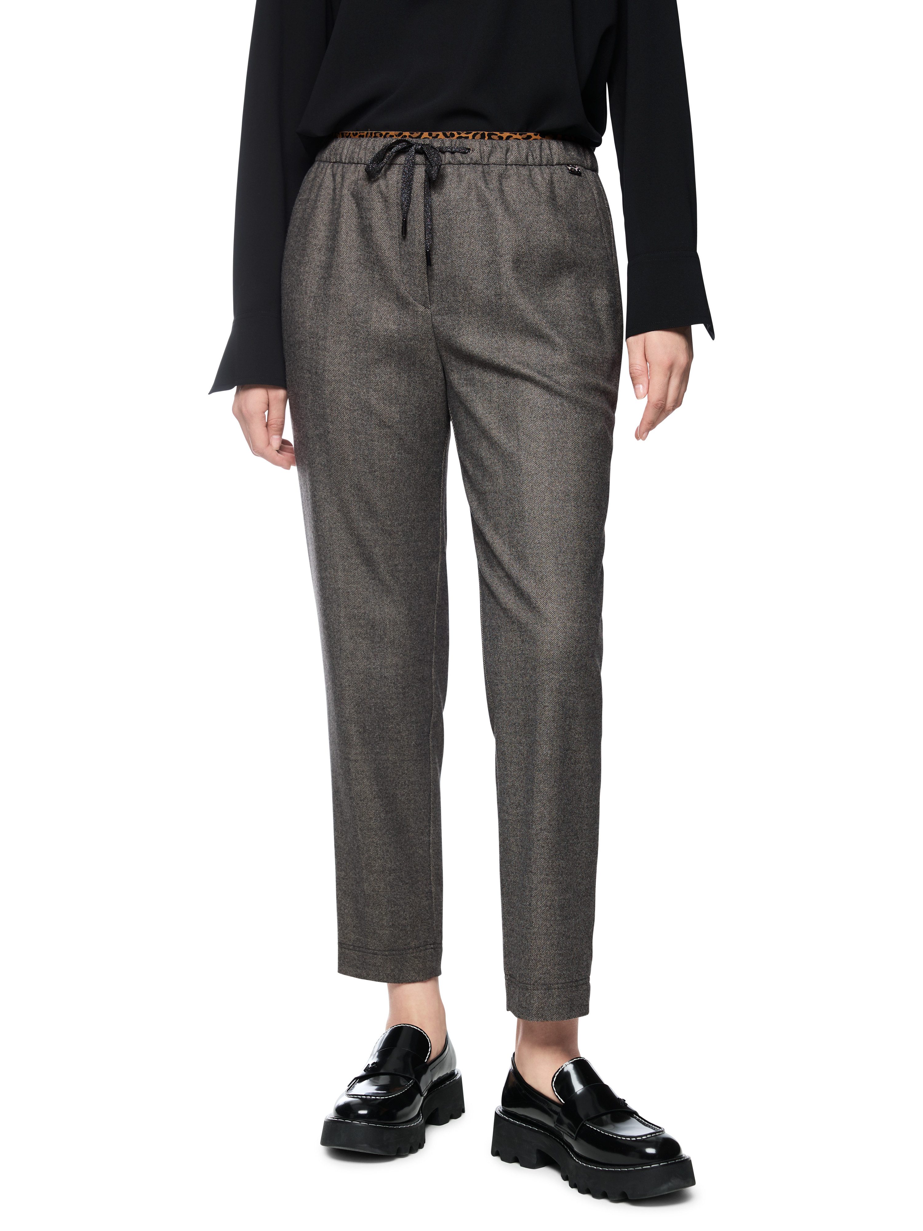 Marc Cain Schlupfhose Forest Walk Premium Damenmode Model: RHODOS im Relaxed Fit