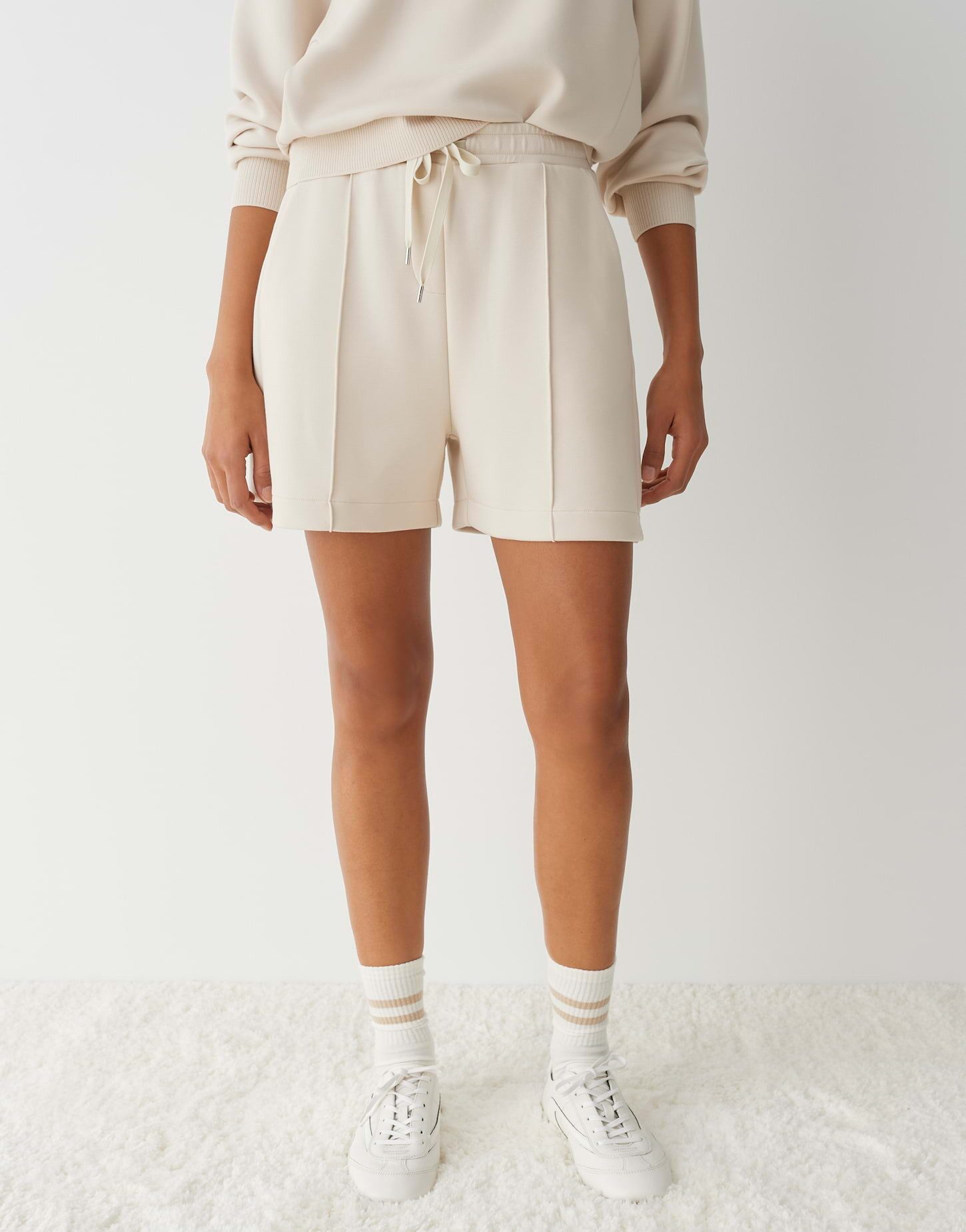 OPUS Sweatshorts MELANE CLUB mit samtiger Optik