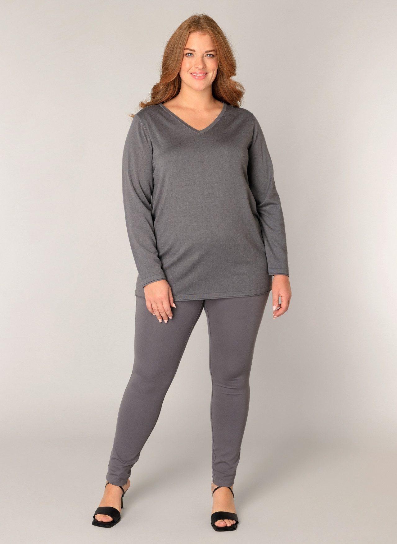 Base Level Curvy Strickpullover Anine mit V-Ausschnitt