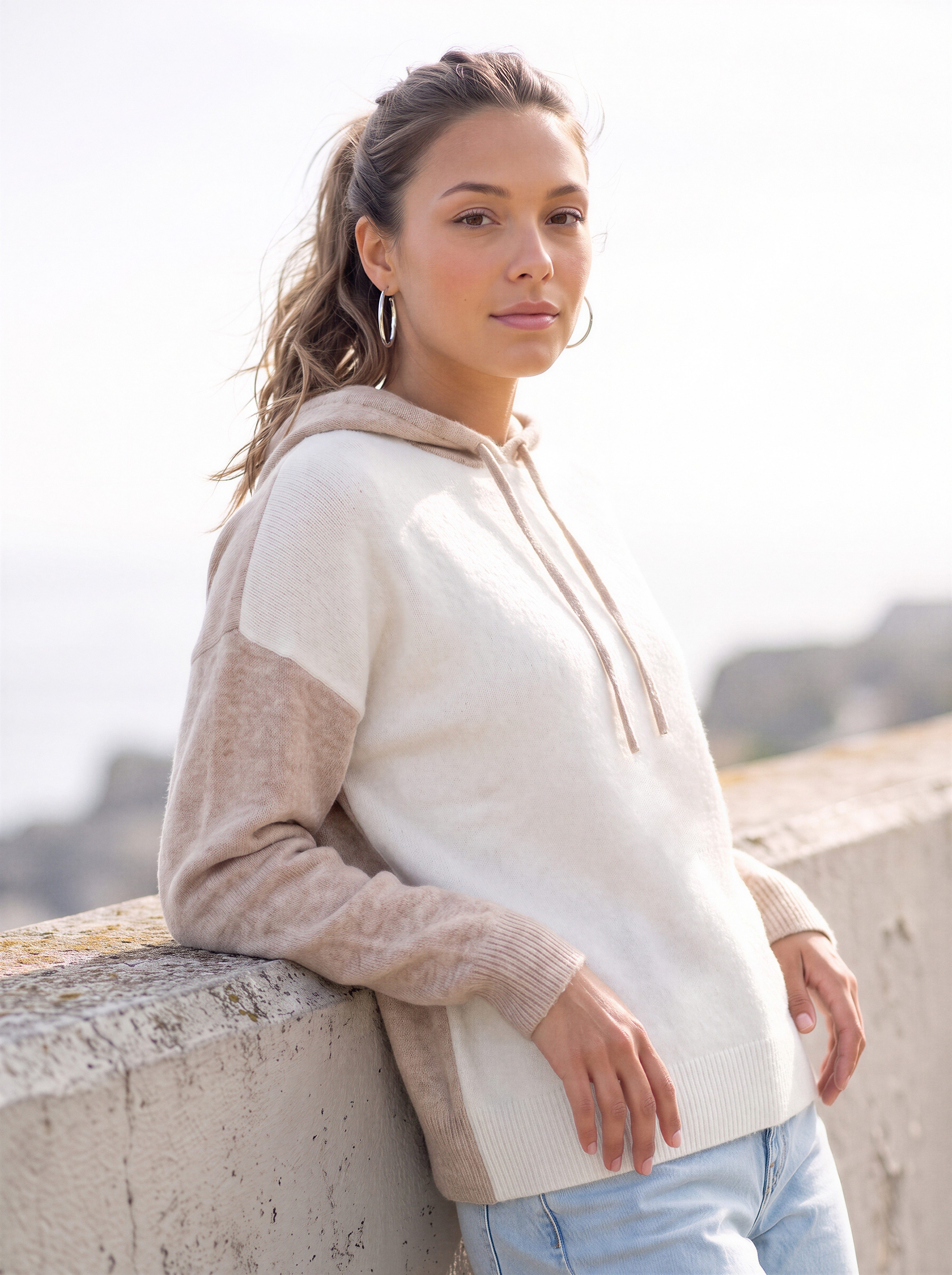 Vivance by Lascana Kapuzenpullover in lässiger Colorblock-Optik aus softer Strickware Pullover mit Kapuze, Kuschelpullover, locker und kaschierender Schnitt