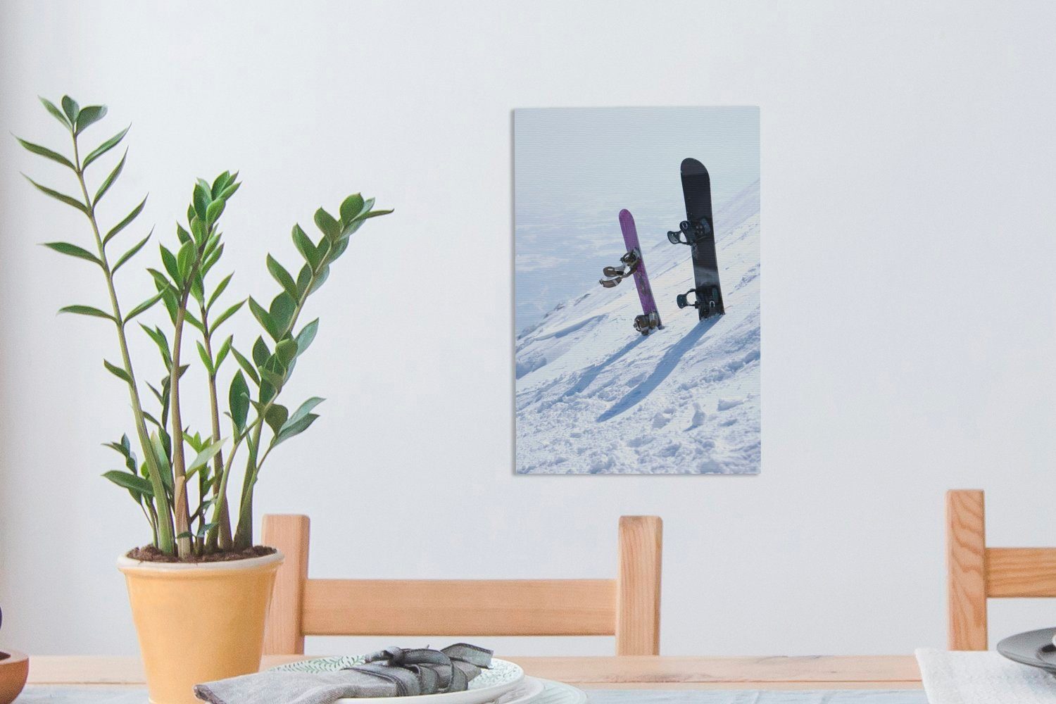 OneMillionCanvasses® Leinwandbild Zwei stehen fertig bespannt Leinwandbild Zackenaufhänger, Gemälde, St), in (1 cm Snowboards dicken Schneedecke, inkl. 20x30 einer aufrecht