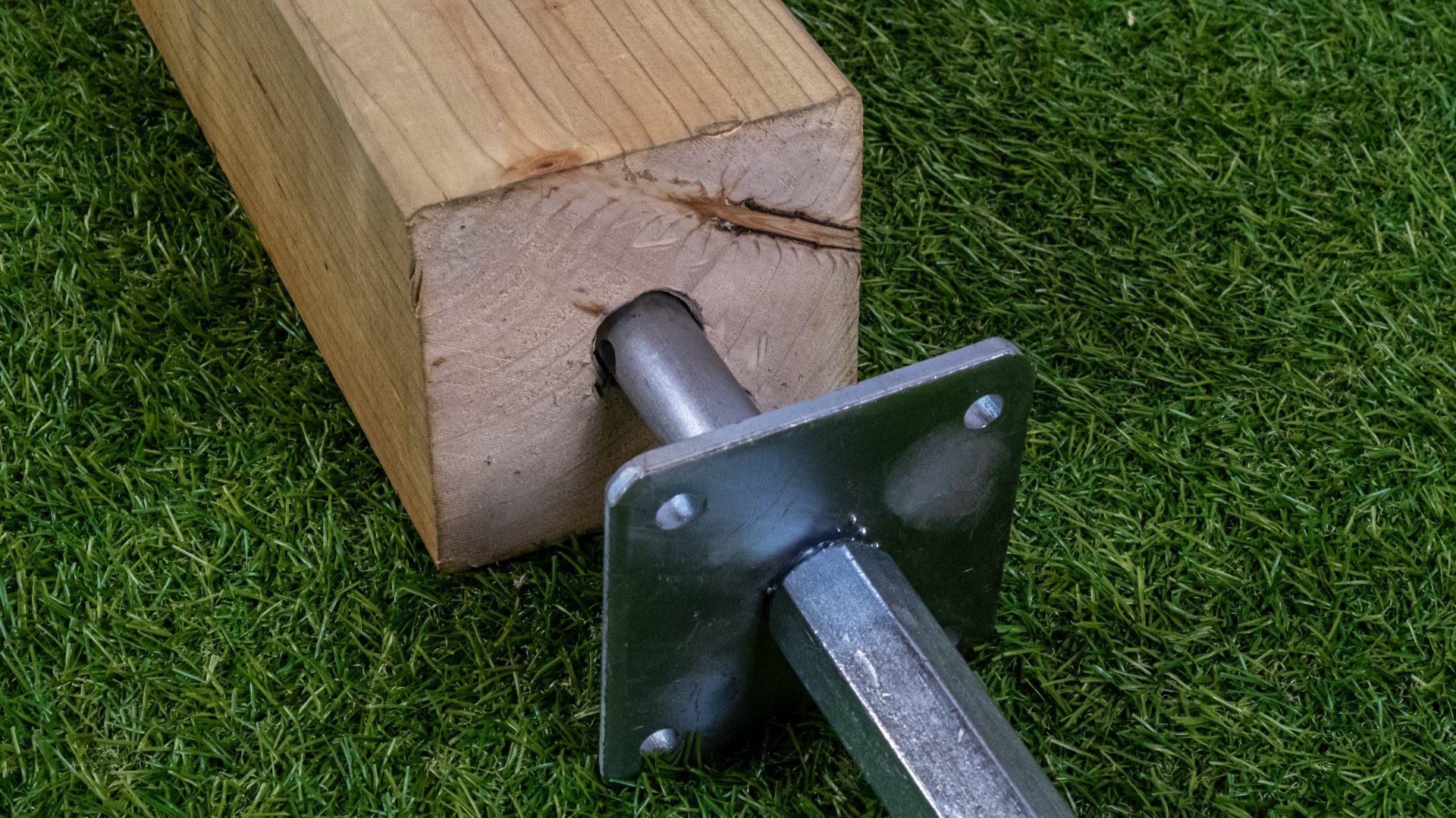 Gartenwelt Riegelsberger Pfostenträger T-Pfostenträger mit Dorn M25 höhenverstellbar für Pfosten mit 11-14 cm, Einbetonieren