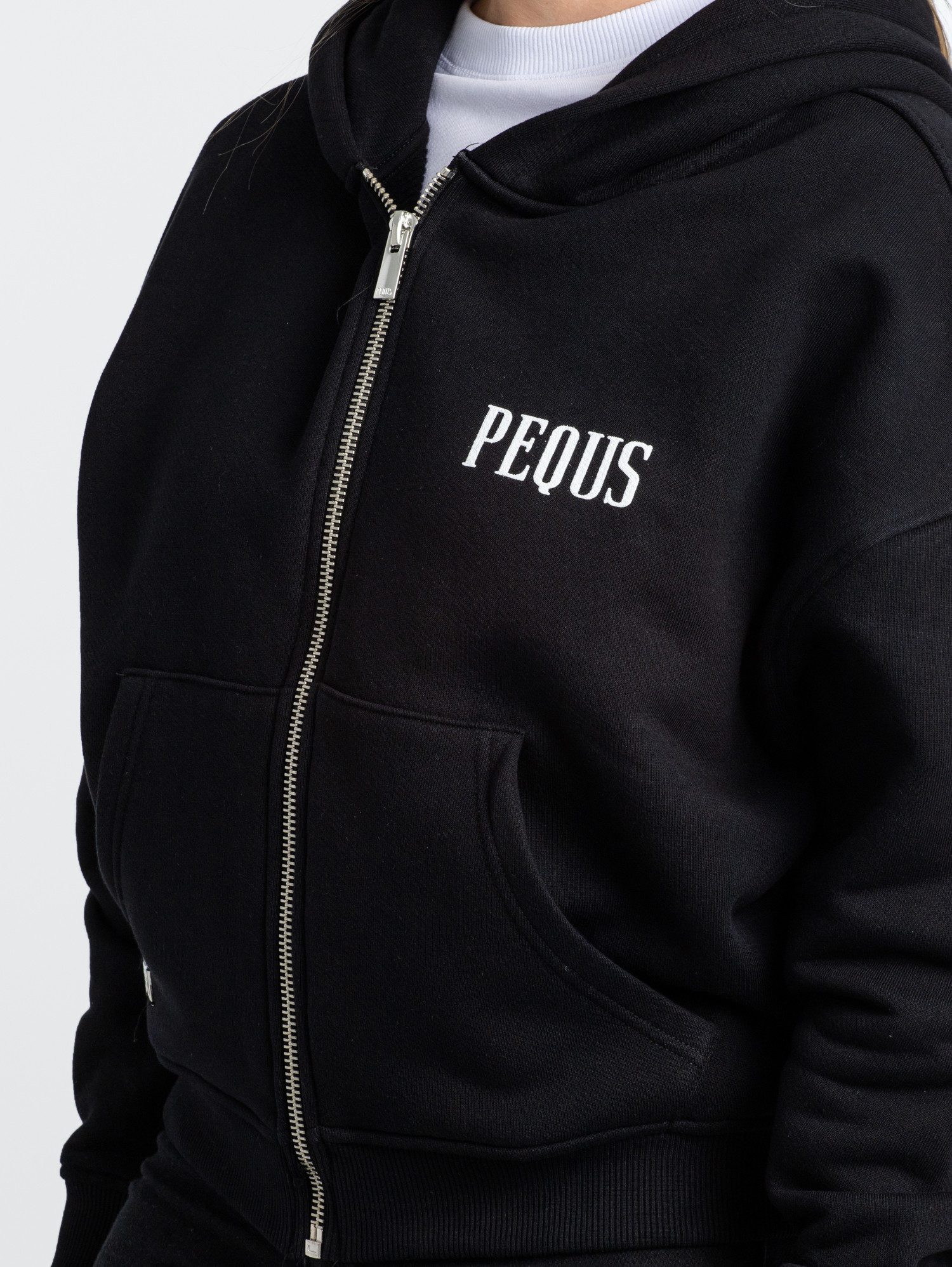 PEQUS Kapuzensweatjacke Pequs Chest Logo Cropped Zip Hoodie