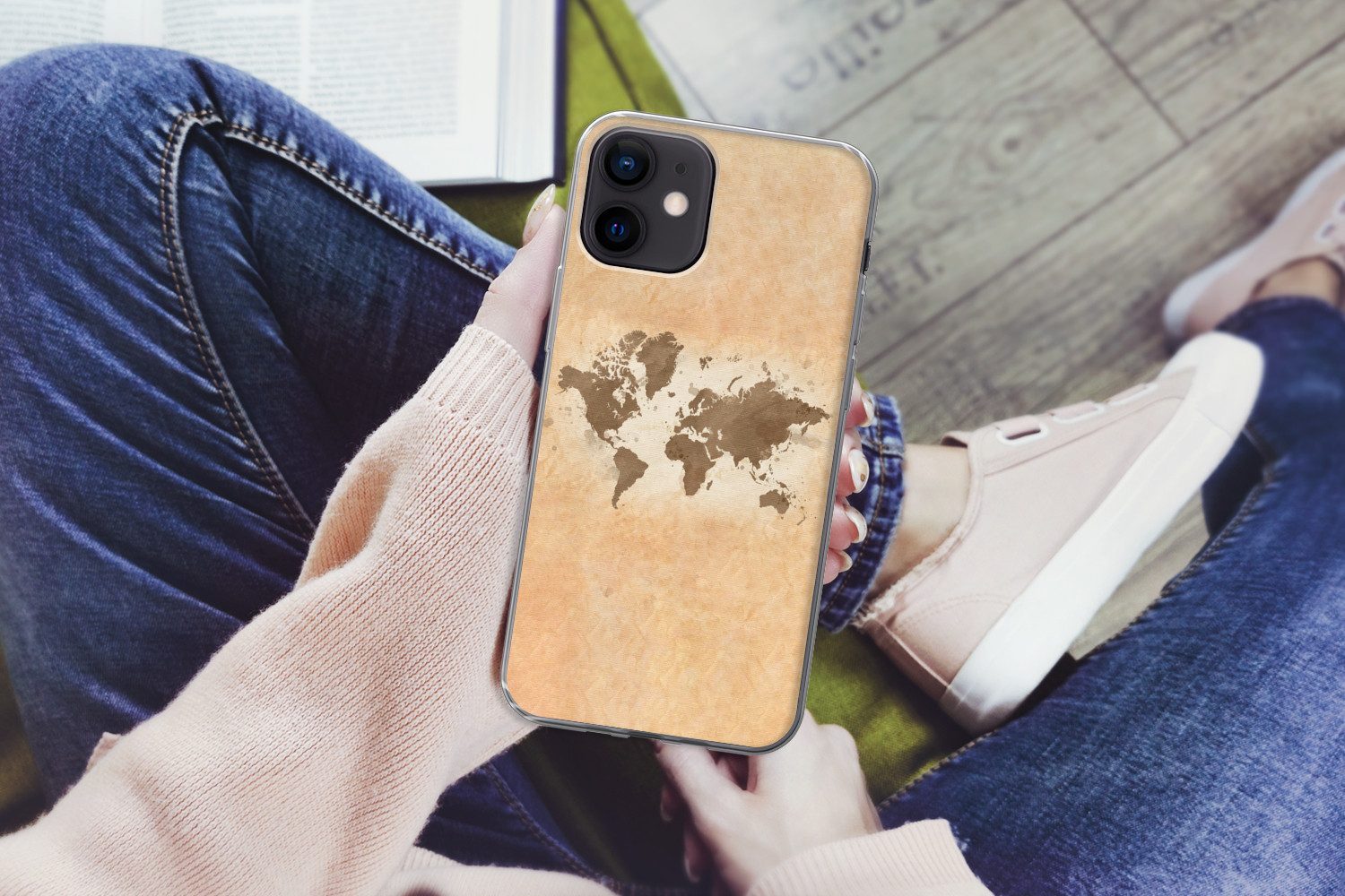 MuchoWow Handyhülle für Apple iPhone 12 Weltkarte - Beige - Braun, Smartphone-Bumper, Print, Handy Schutzhülle Dünn