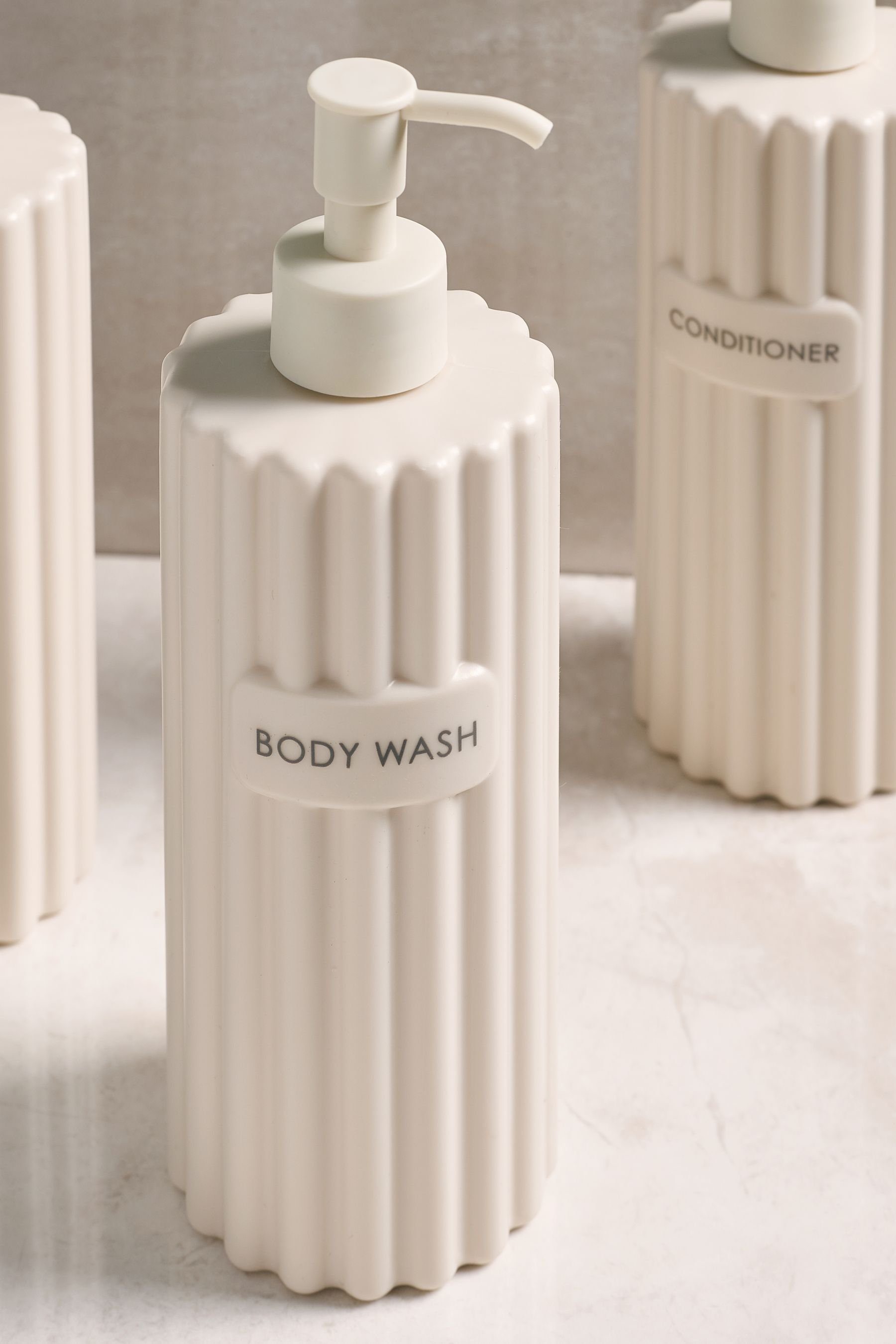 Next Seifenspender Set mit 3 wiederverwendbaren Spenderflaschen