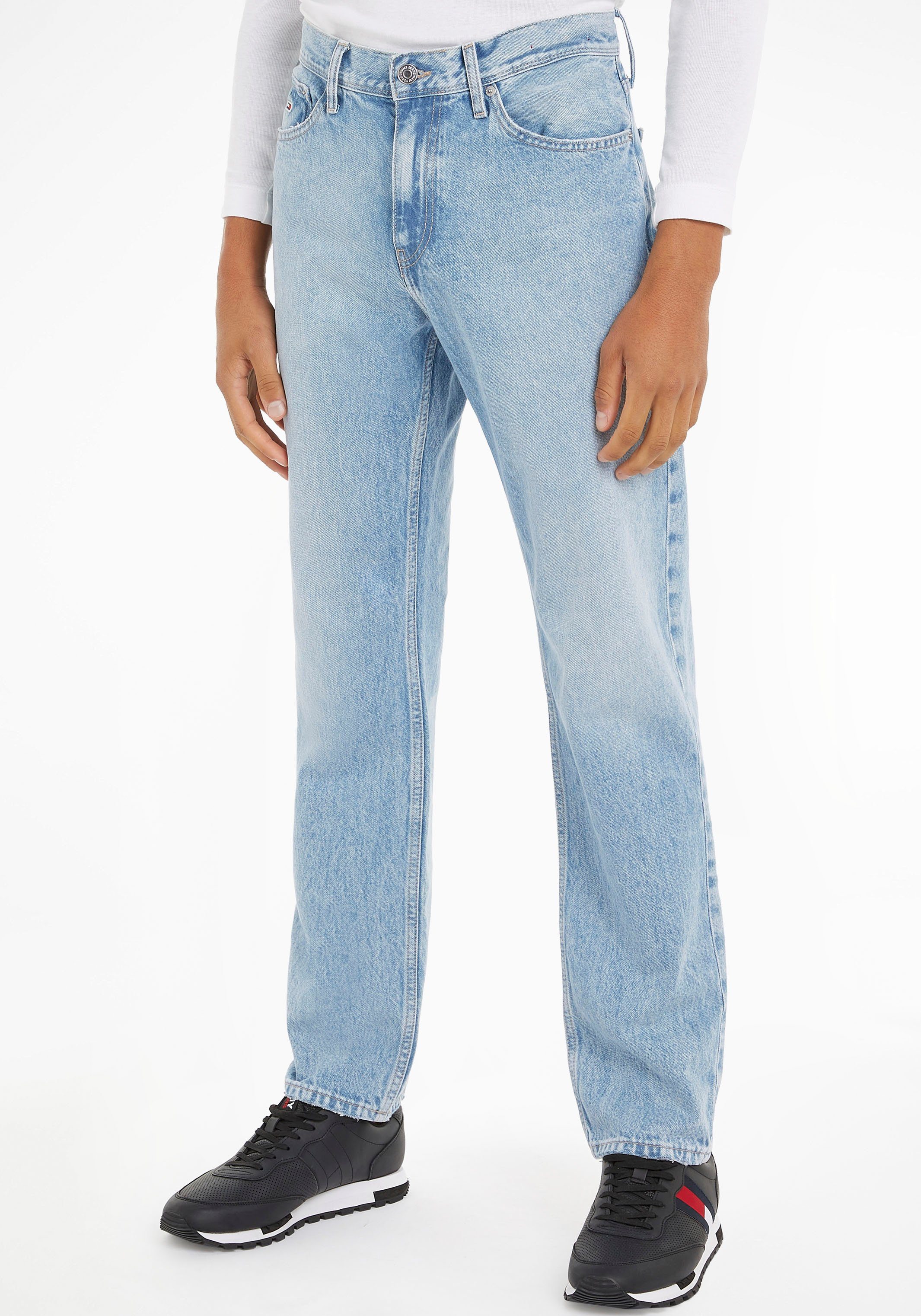 Tommy Jeans Relax-fit-Jeans Jeans Tommy (1-tlg) RLXD Logostickerei mit BG5017 DenimLight STRGHT ETHAN