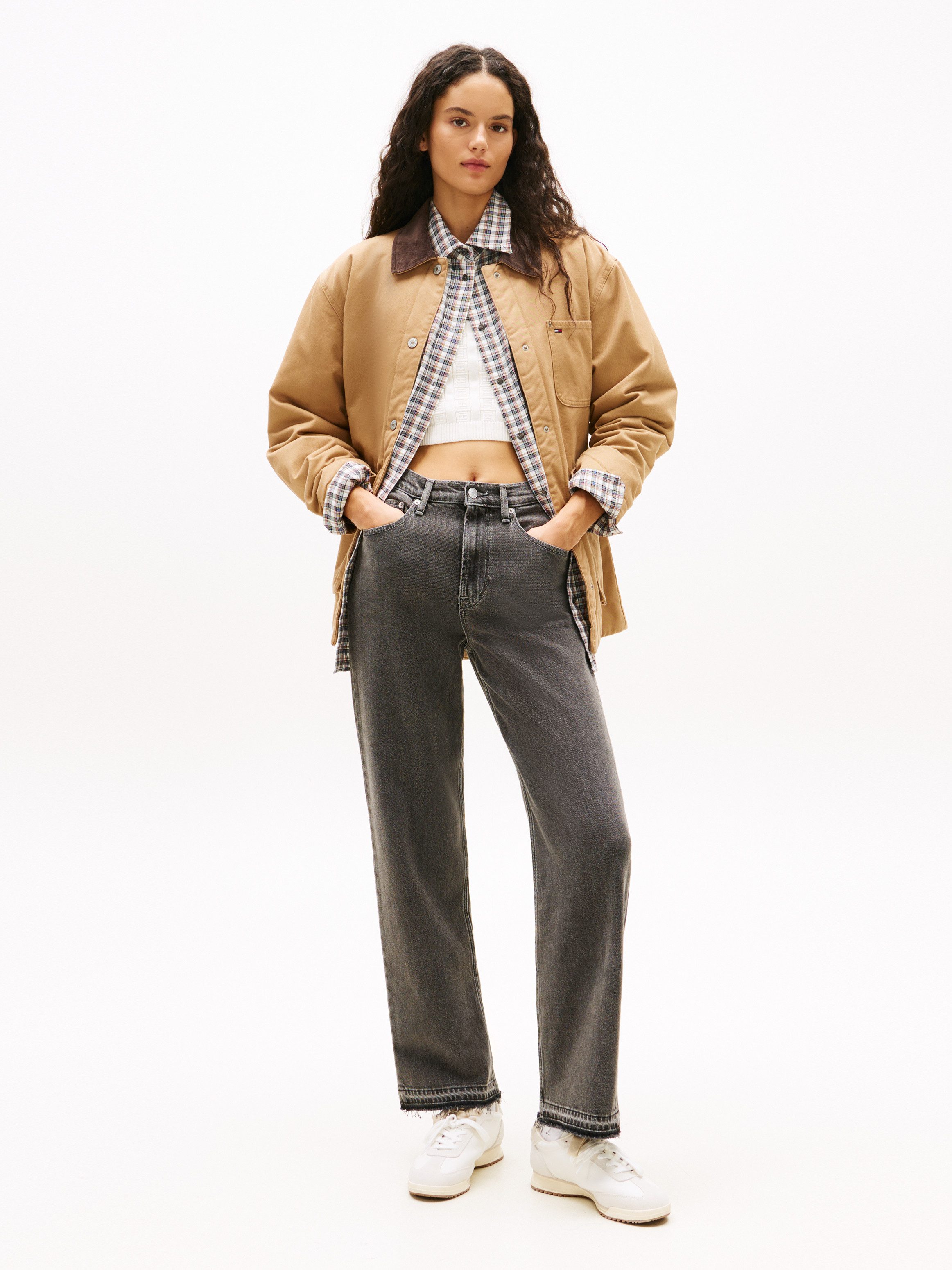 Tommy Jeans Straight-Jeans LAYLA HR SLIM STR CI4171 mit destroyed Detail am Beinabschluss – Bild 3 von 5