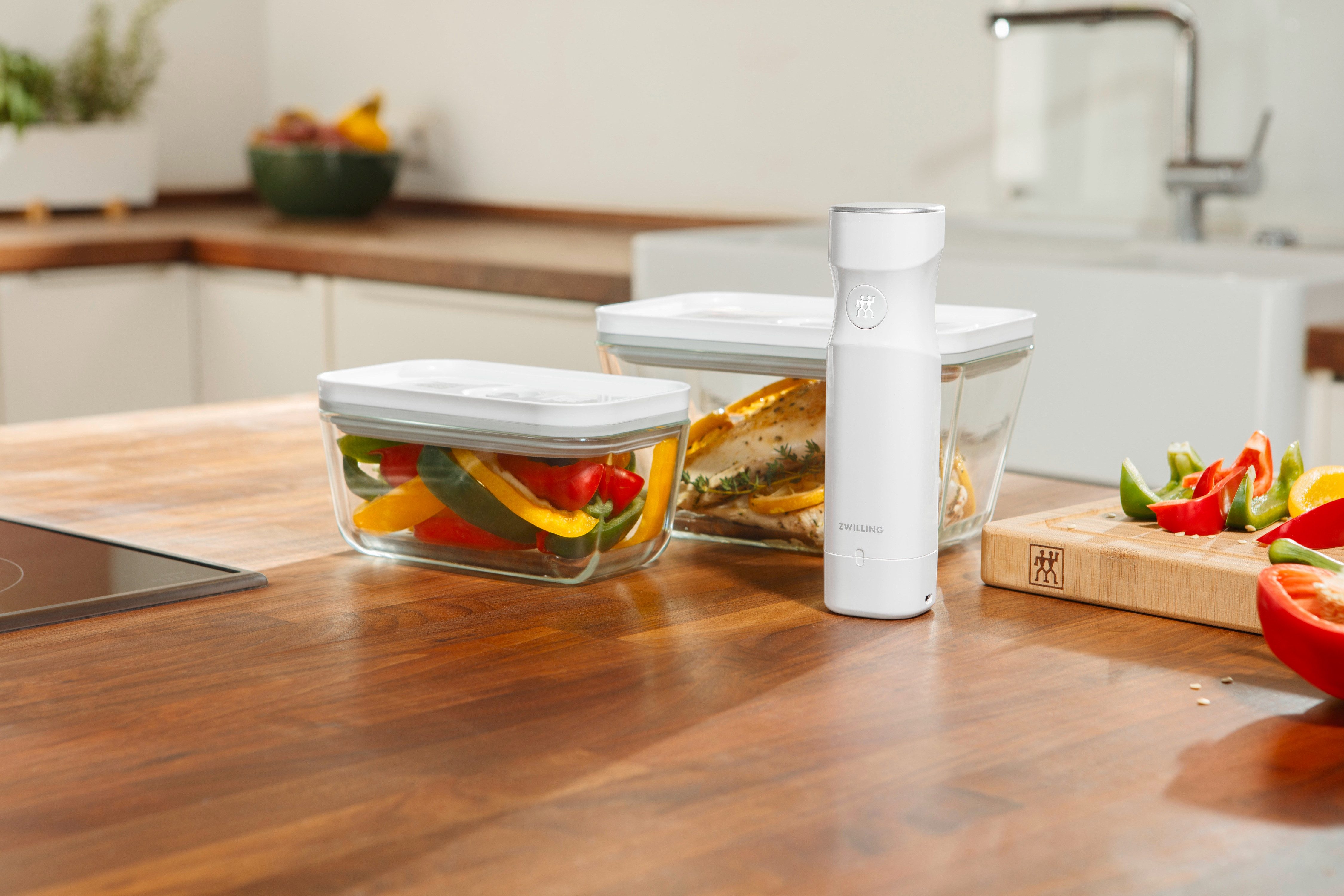 Zwilling Vakuumbehälter Fresh & Save, Glas, Kunststoff, Silikon, (Set, 7-tlg., Vakuumpumpe inkl. 2 Vakuumboxen & 4 Vakuumbeutel), Vakuum Starter-Set, Glas/Kunststoff, Spülmaschinengeeignet, Grey Line