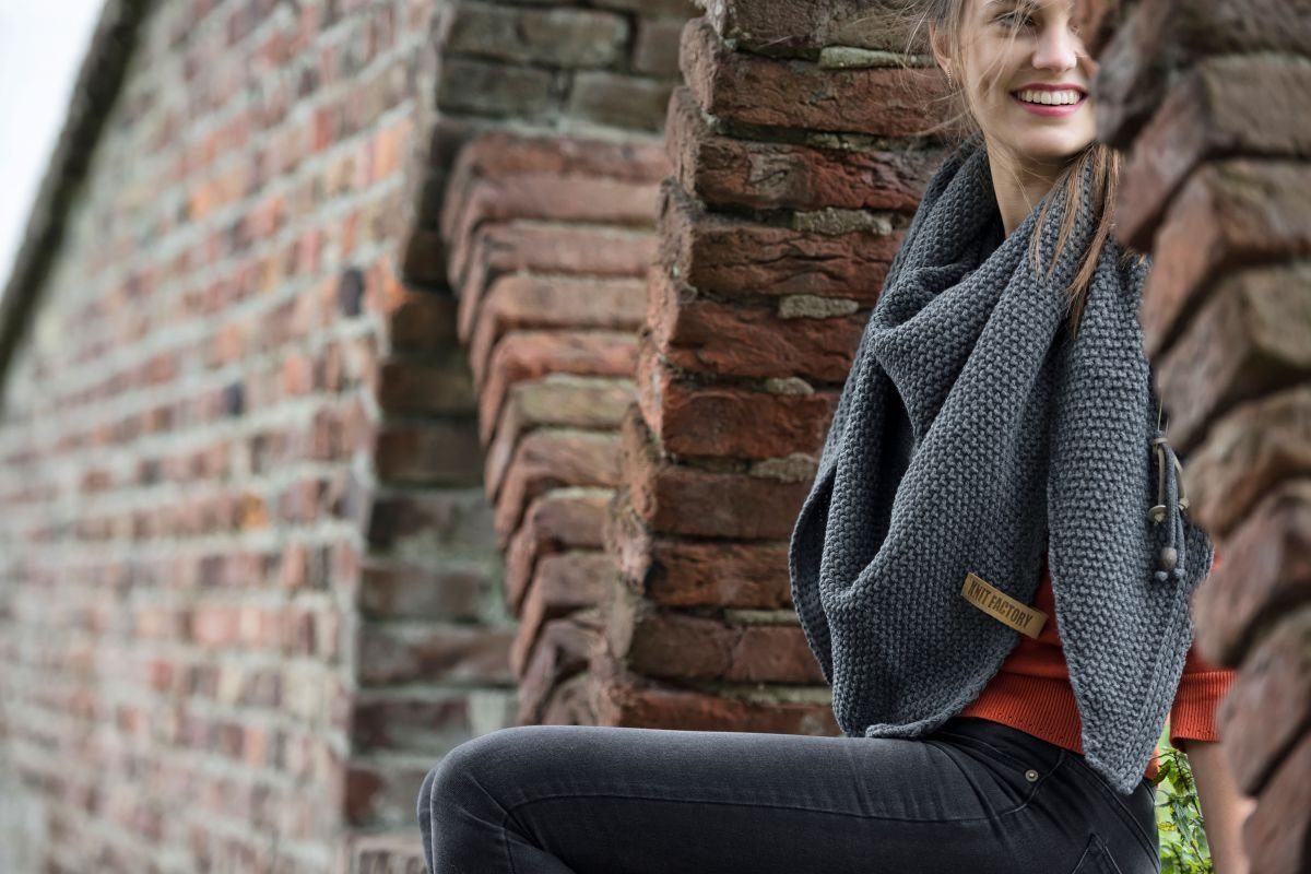 Knit Factory Schal Coco Dreiecksschals 190x85 cm Glatt Anthrazit, (1-St), S günstig online kaufen
