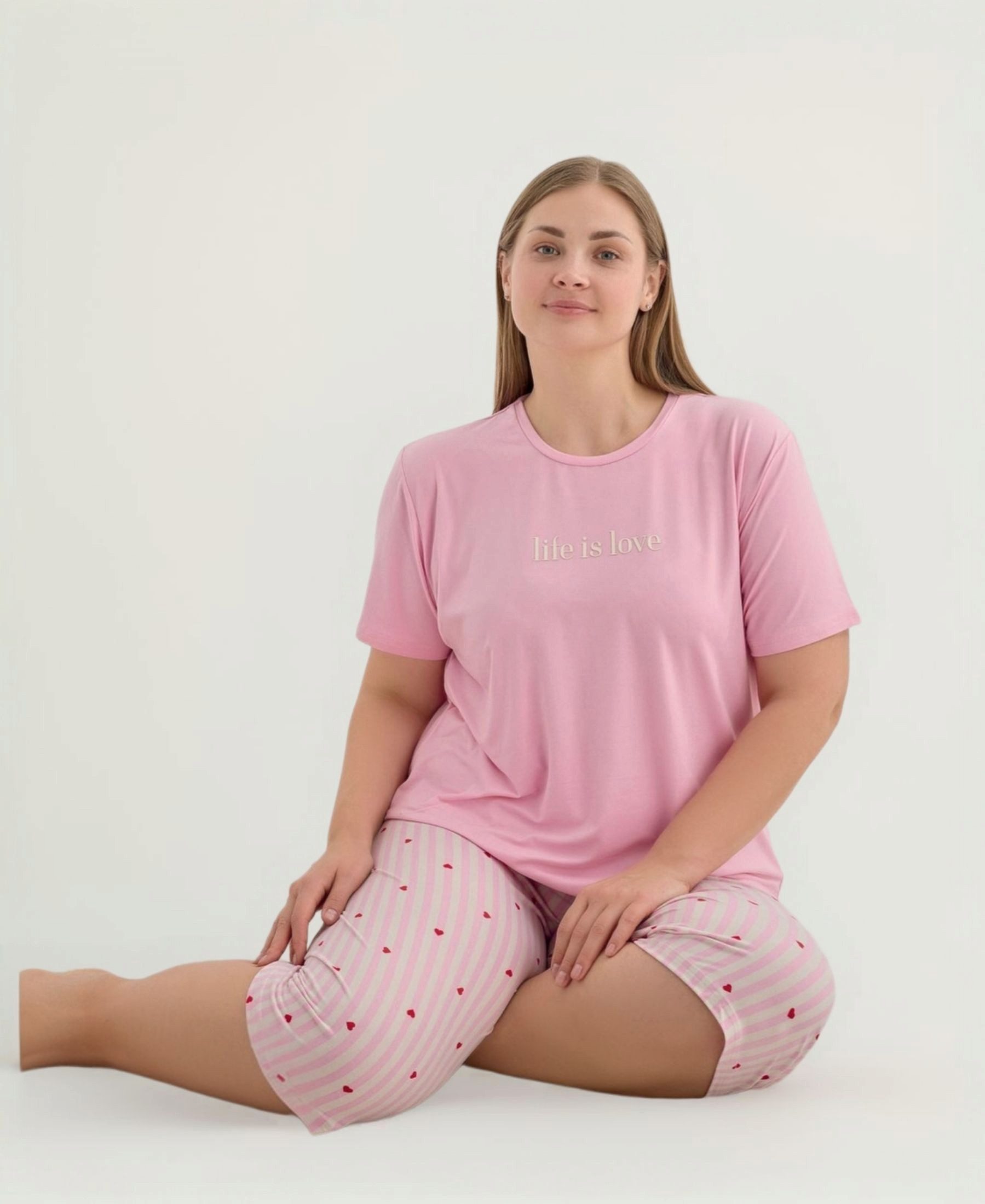 fashionshowcase Hausanzug Damen Schlafanzug große Größen – Pyjama Set mit Shorts & T-Shirt (2 tlg., 2-teiliges Set) lockerer Schnitt, modischer Frontprint & gemusterte Shorts