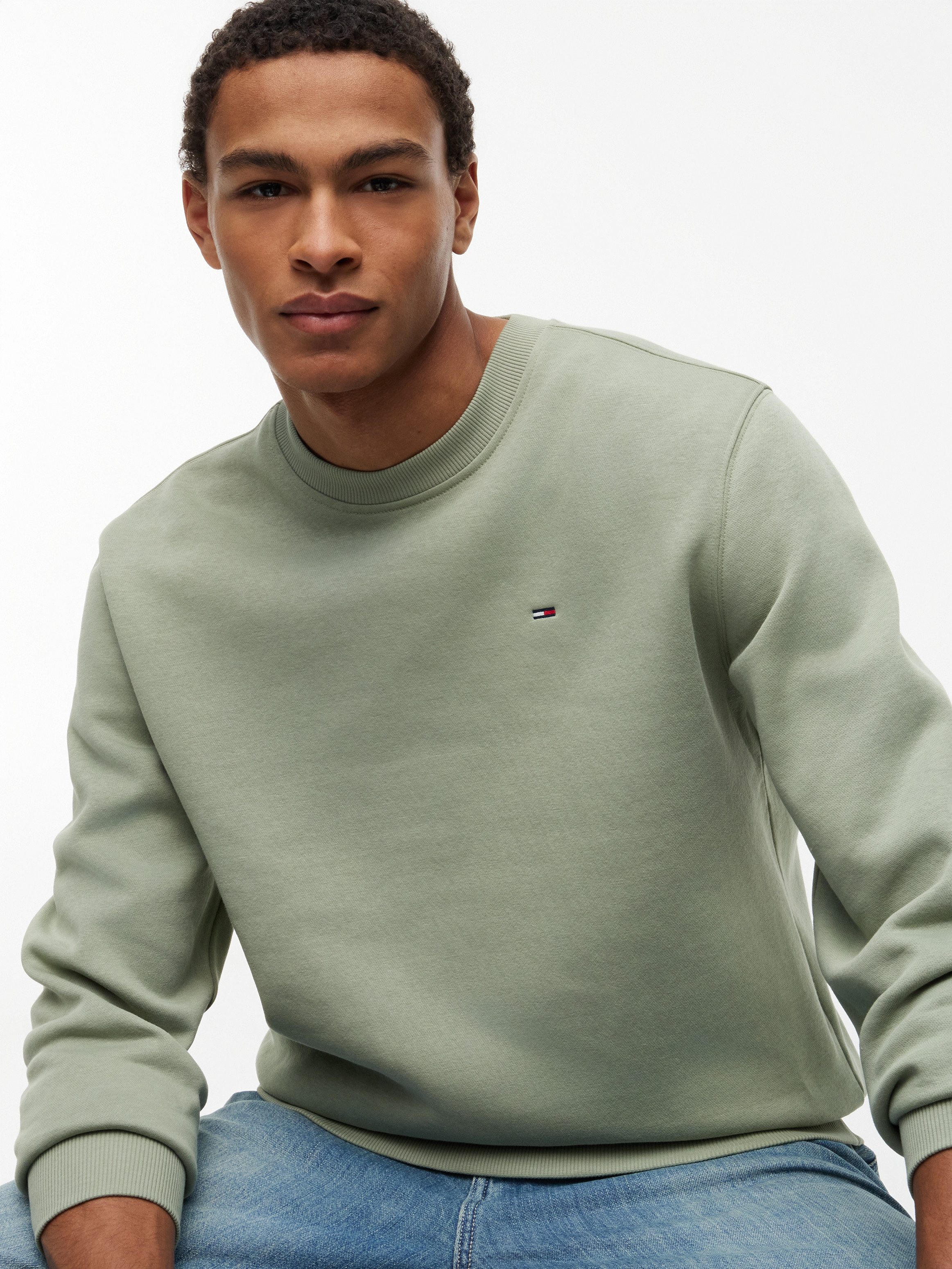 Tommy Jeans Sweatshirt TJM REGULAR FLAG CREW NECK Mit besticktem Markenlogo auf Brusthöhe