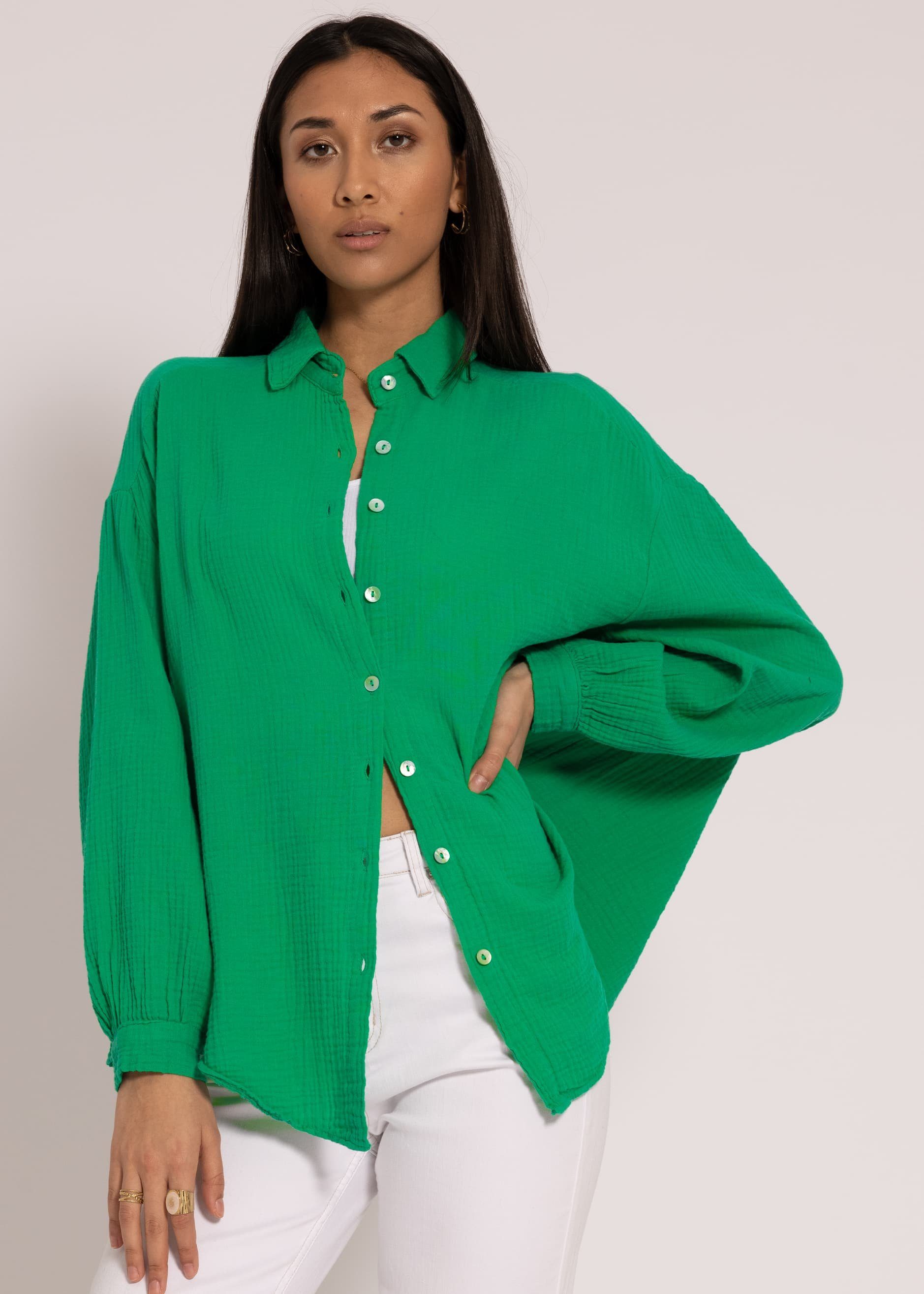 SASSYCLASSY Longbluse Oversize Musselin Bluse Damen Langarm Hemdbluse lang aus Baumwolle mit V-Ausschnitt, One Size (Gr. 36-48) Frühlingsgrün