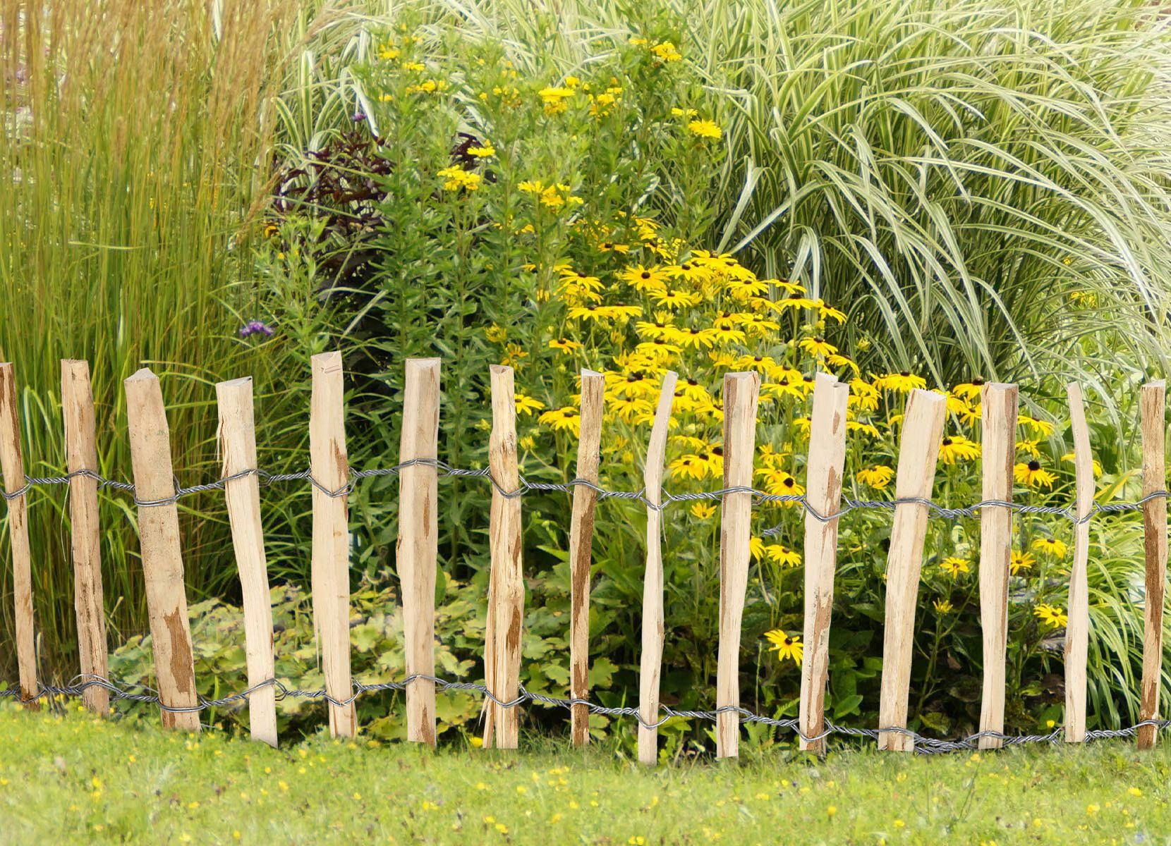 sesua Staketenzaun Staketenzaun naturbelassen Haselnuss-Holz Holzzaun Rollzaun 35cm hoch