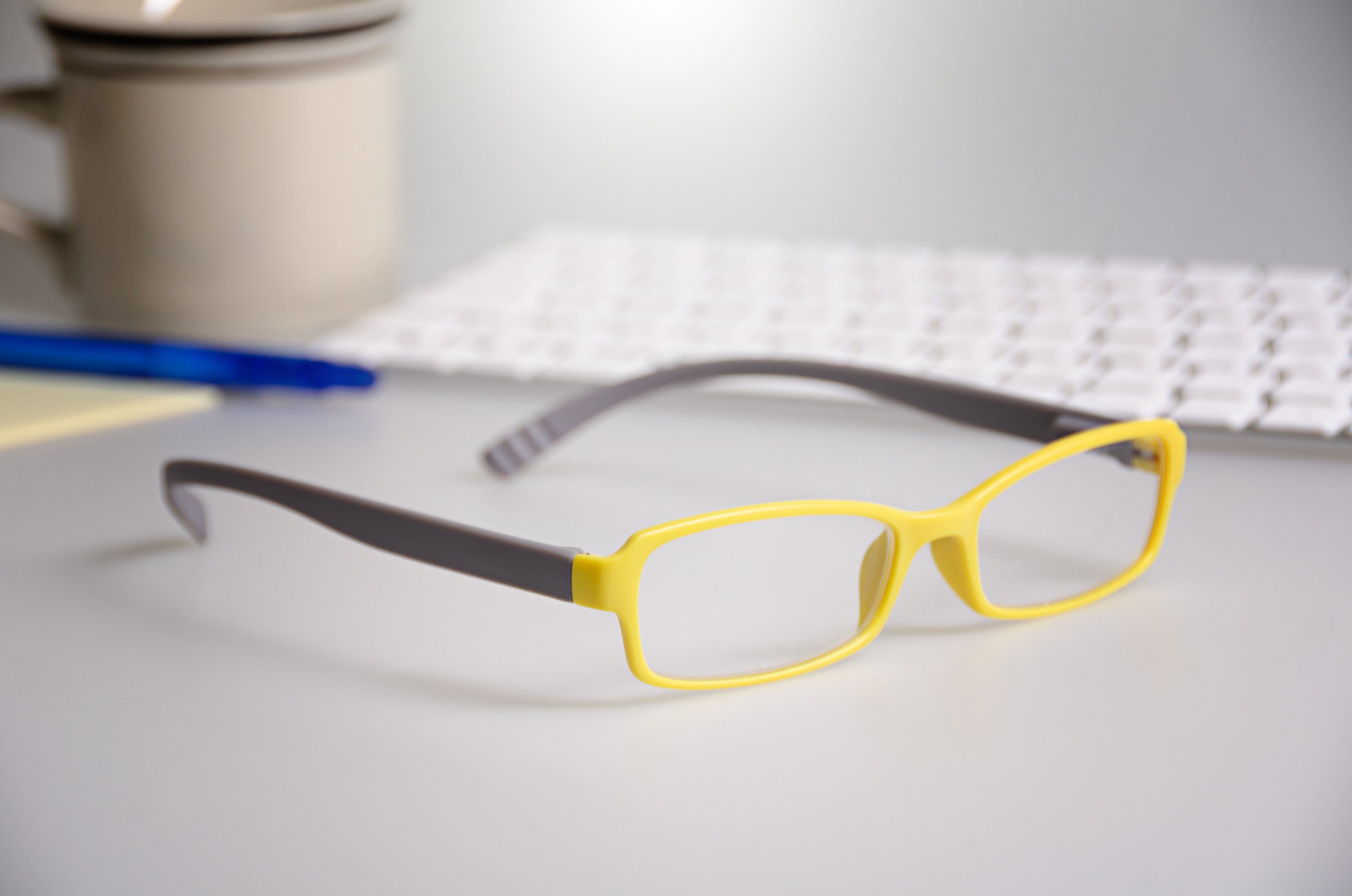 UrbanSky Lesebrille Hang On - Lesehilfe mit Umhängefunktion, entspiegelt, extra lange Bügel mit Federscharnieren