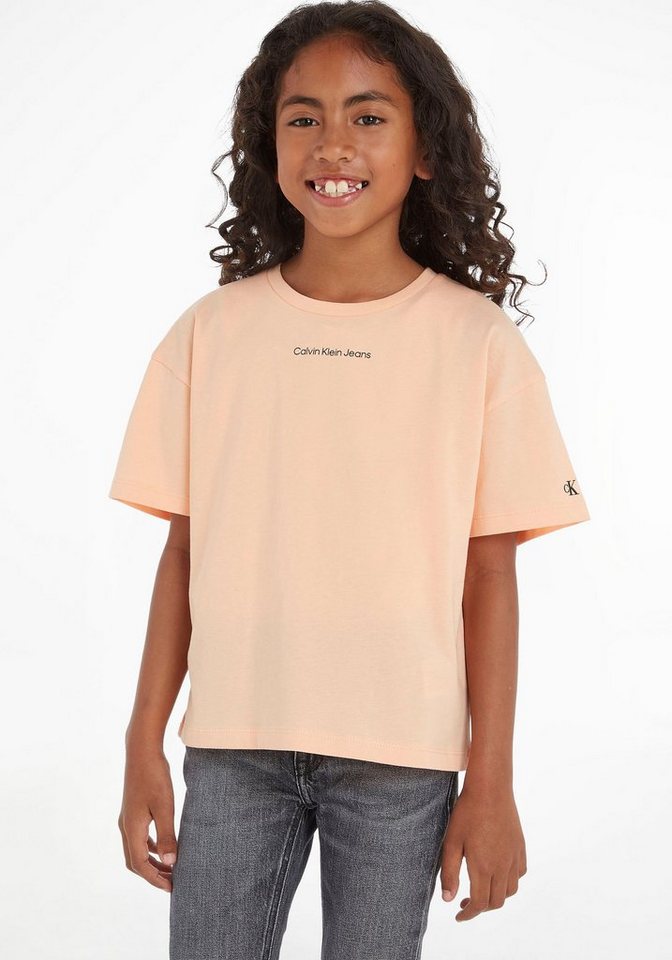 Calvin Klein Jeans T-Shirt mit Rundhalsausschnitt, Calvin Klein  Logoschriftzug auf der Brust und Monogram am Ärmel