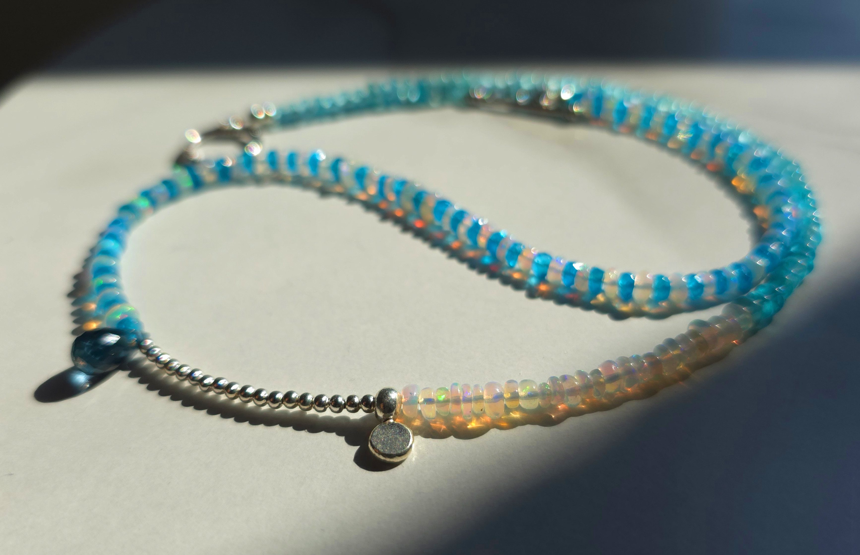 GOLDEN Perlenkette Feueropal & Blauer Apatit Halskette, 925 Silber, Oktober Geburtsstein