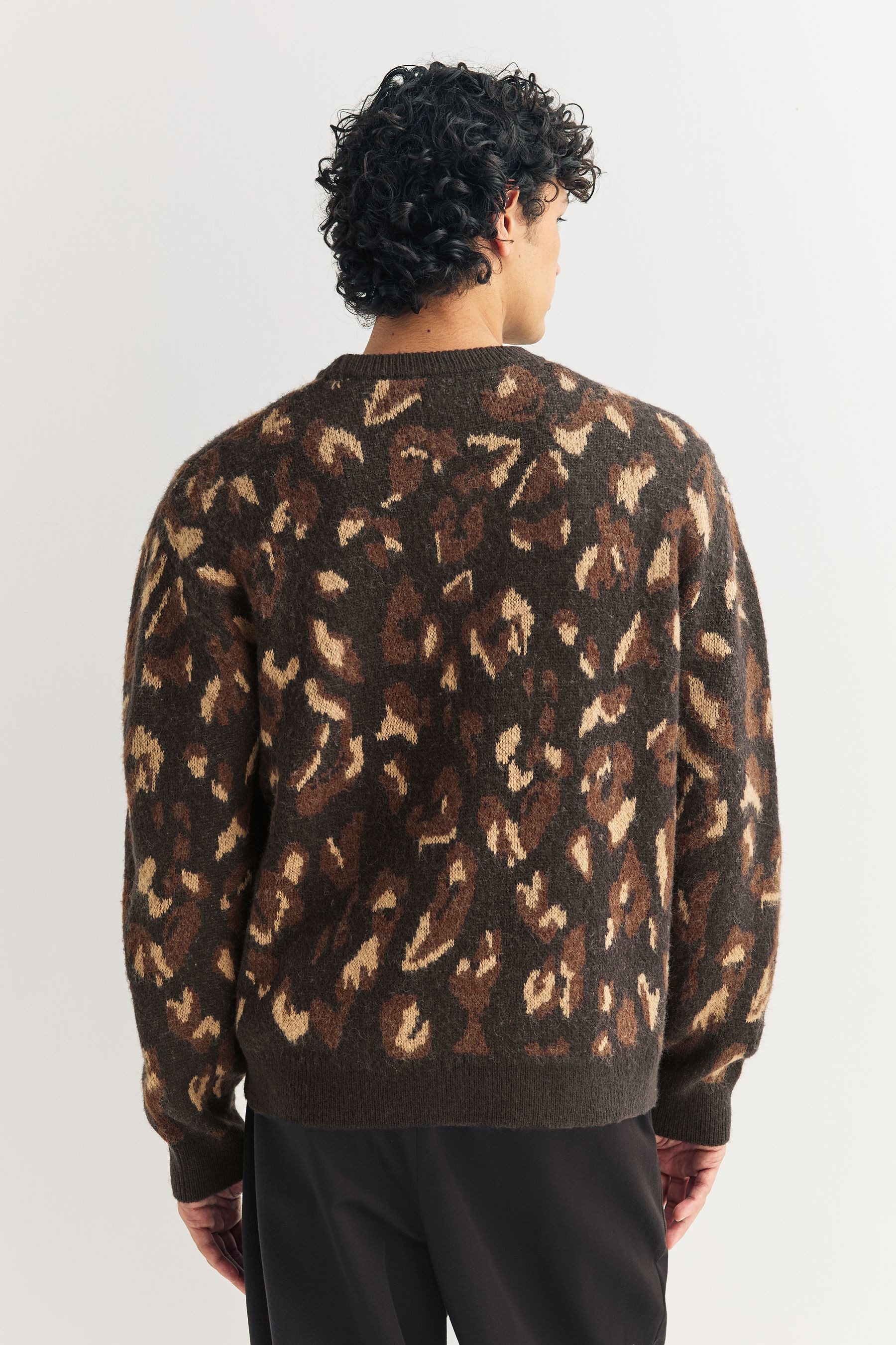 Next Rundhalspullover Relaxed Fit Rundhalspullover mit Leoparden-Print (1-tlg)
