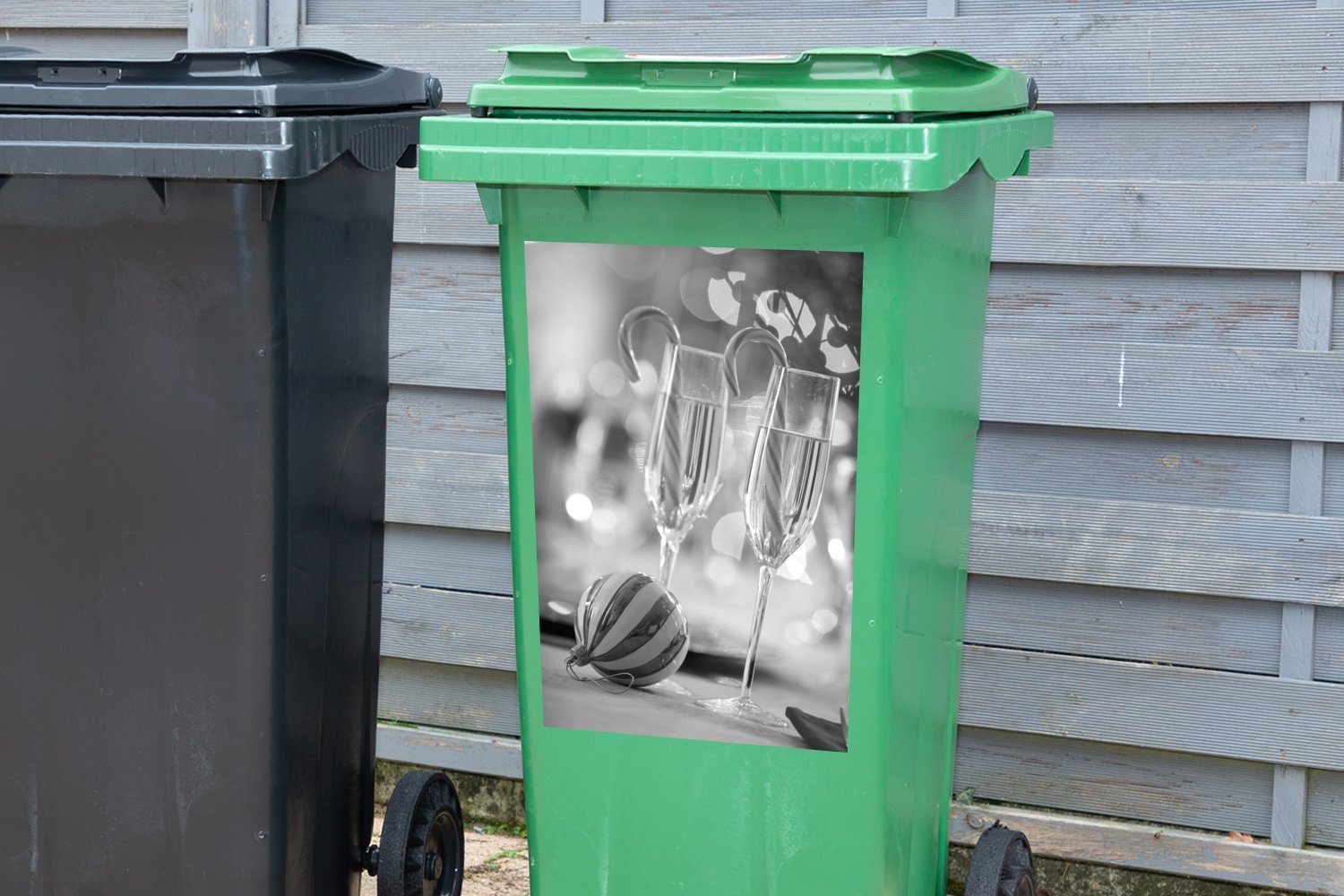 Container, Weihnachten Weihnachtsdekoration - Wandsticker Abfalbehälter (1 - und Mülltonne, St), weiß Sticker, schwarz MuchoWow Mülleimer-aufkleber,