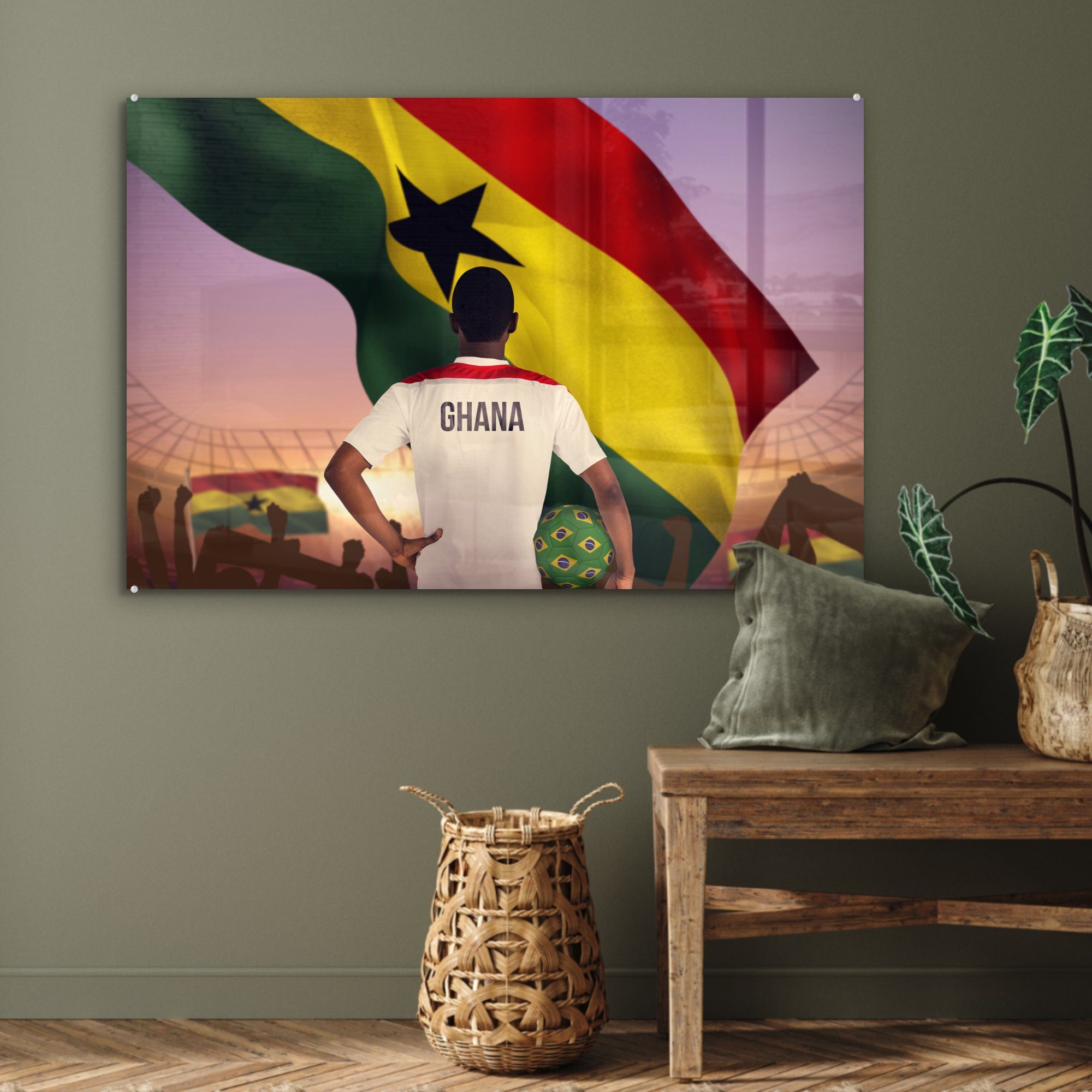 St), ghanaischen Acrylglasbild Schlafzimmer Acrylglasbilder (1 MuchoWow & steht Fußballer vor der Wohnzimmer Flagge,