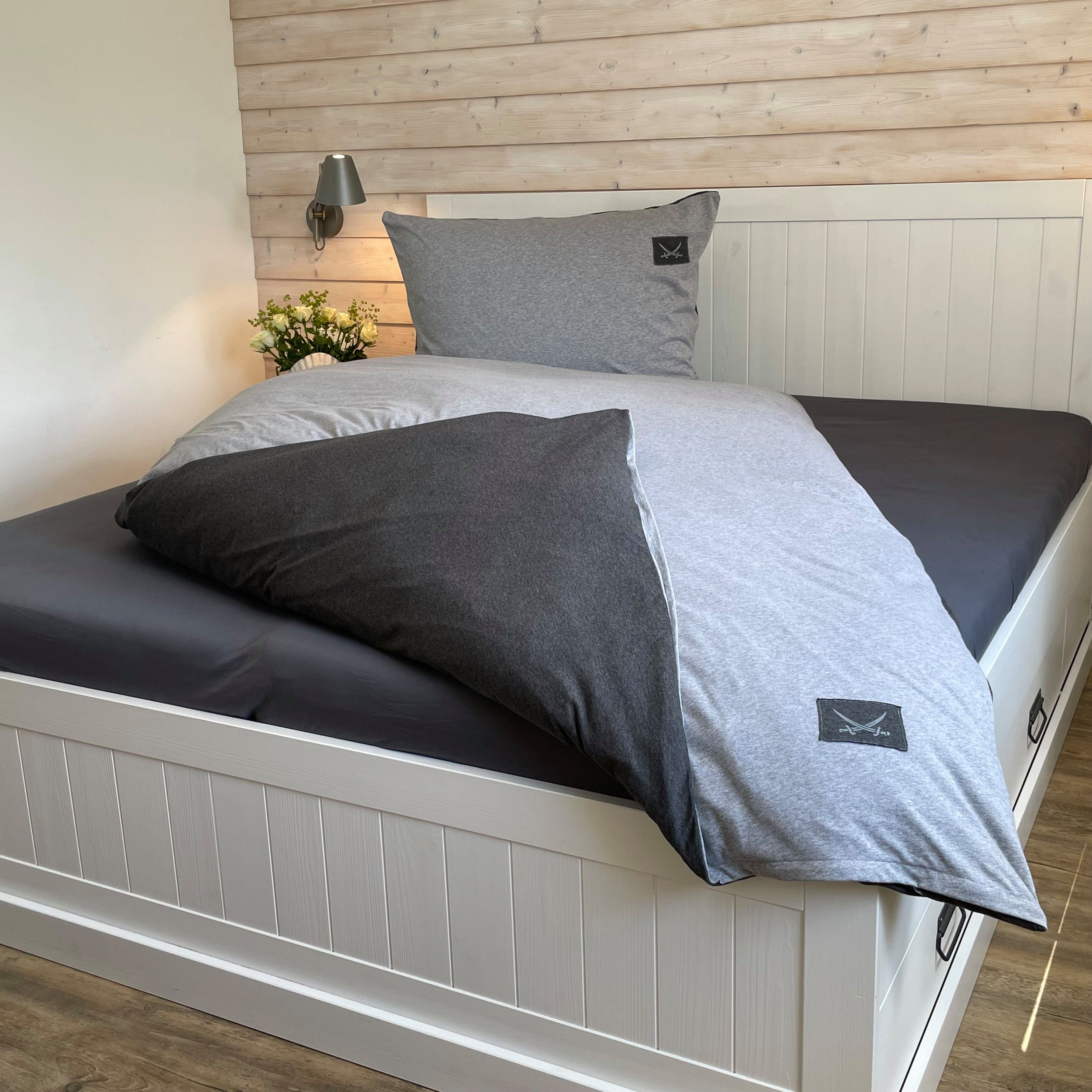 Sansibar Sylt Wendebettwäsche Bettwäsche "Jersey Melange" mit modernem Logopatch, 100% Baumwolle, 2 teilig, weich und anschmiegsam, pflegeleicht und bügelfrei