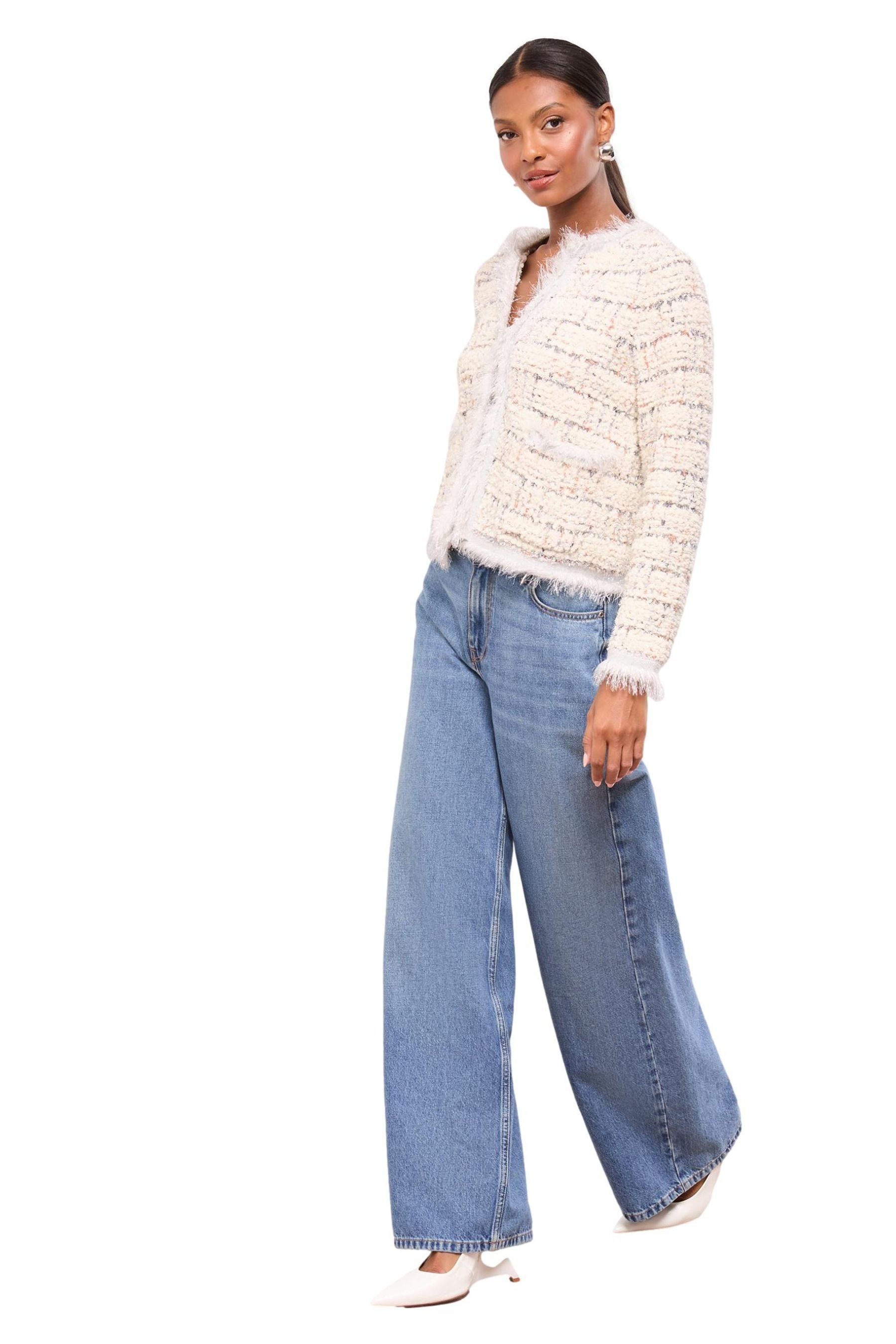 LIPSY Strickjacke Lipsy Bouclé-Strickjacke mit Fransenbesatz (1-tlg)