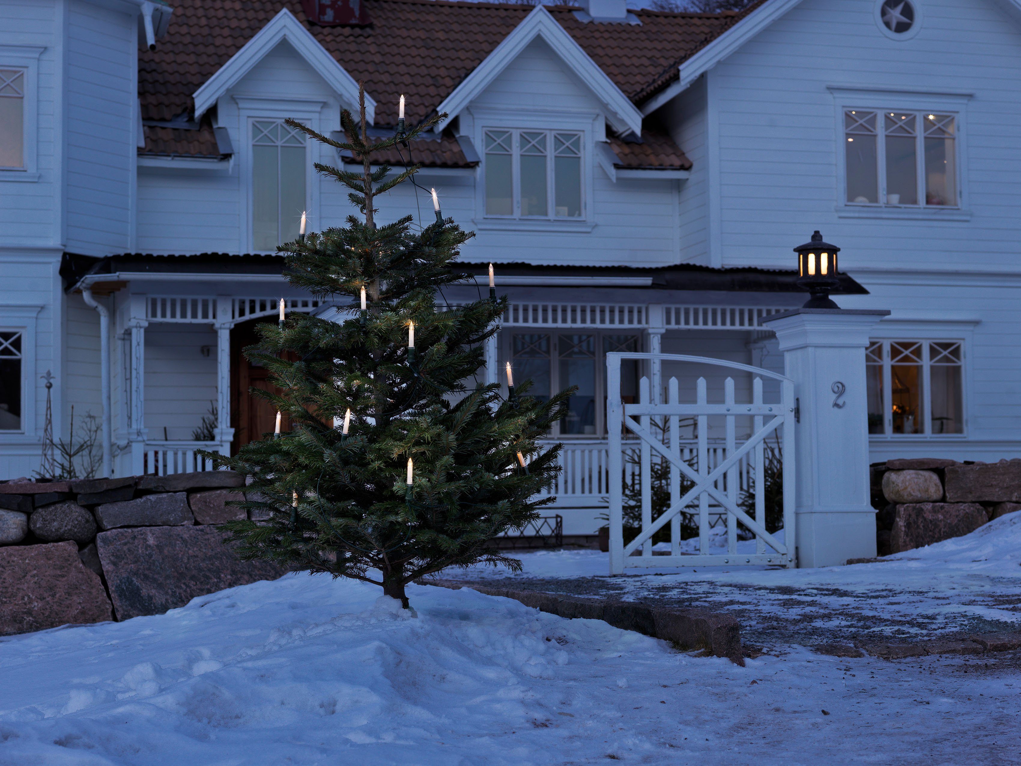 KONSTSMIDE Christbaumkerzen, 16-flammig, Baumkette, Schaftkerzen, teilbarer Stecker, 16 klare Birnen
