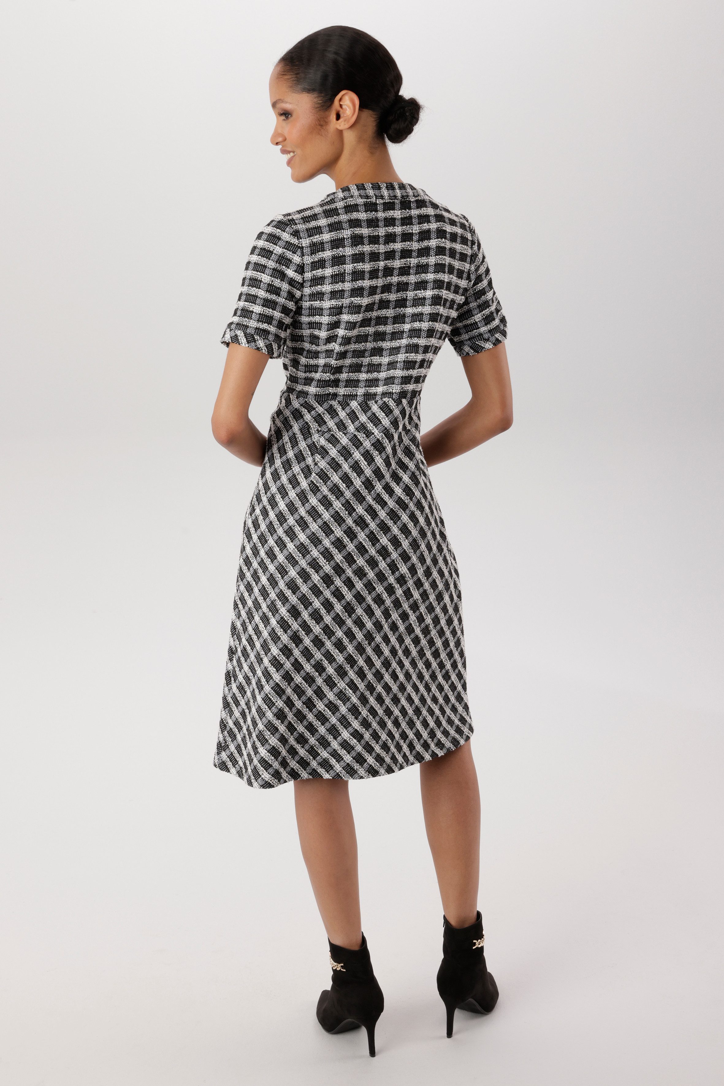 Aniston SELECTED Etuikleid aus Bouclé-Jacquard-Qualität - NEUE KOLLEKTION
