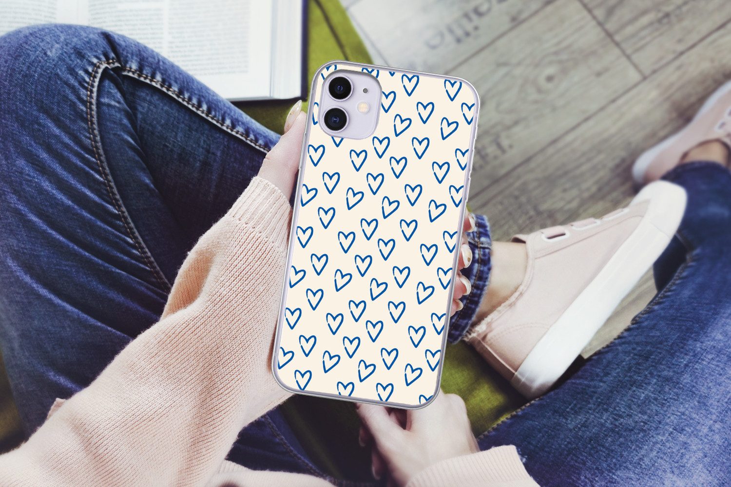 MuchoWow Handyhülle für Apple iPhone 11 Herzmuster - Blau - Beige - Liebe, Smartphone-Bumper, Print, Handy Schutzhülle Dünn