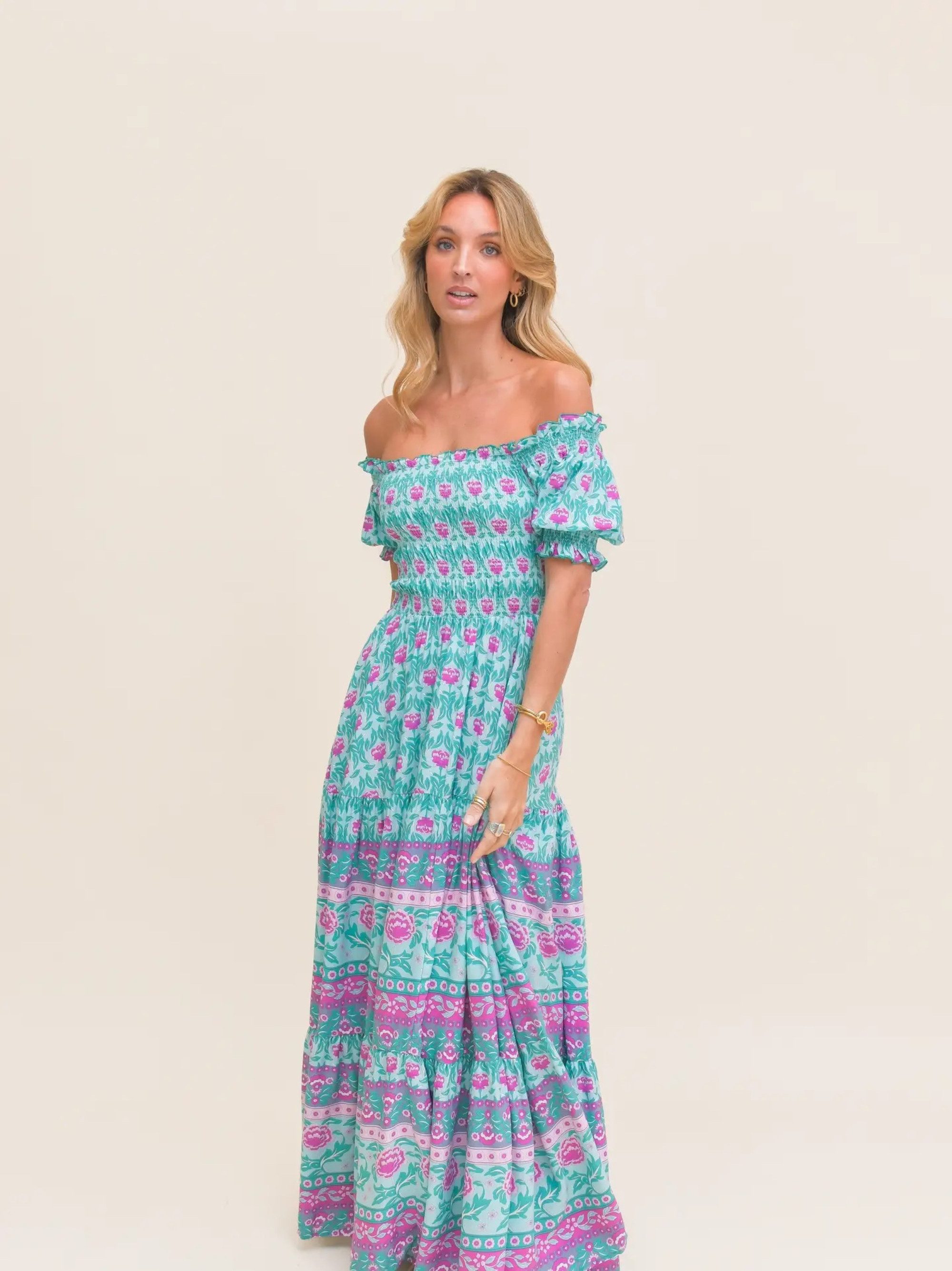 ANNIS Fashion & Accessoires Maxikleid "OCEAN FLOWER MAXI" v. Jaase (1-tlg) Viskose, Carmen-Auschnitt, sommerlicher Print