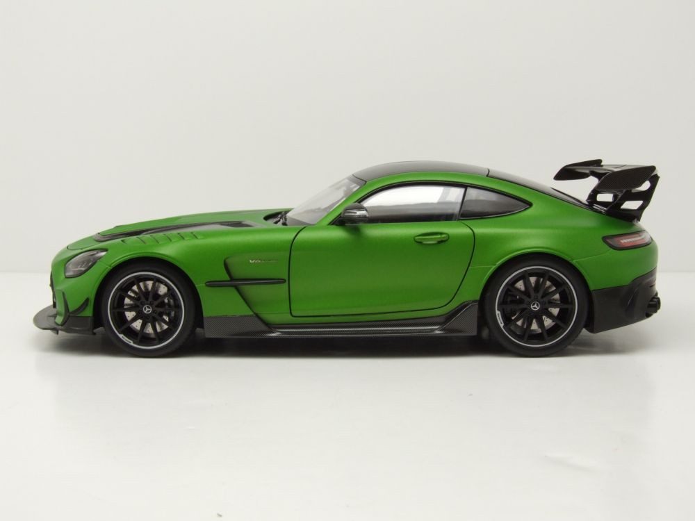 Minichamps Modellauto Mercedes AMG GT Black Series 2021 matt grün metallic, Maßstab 1:18