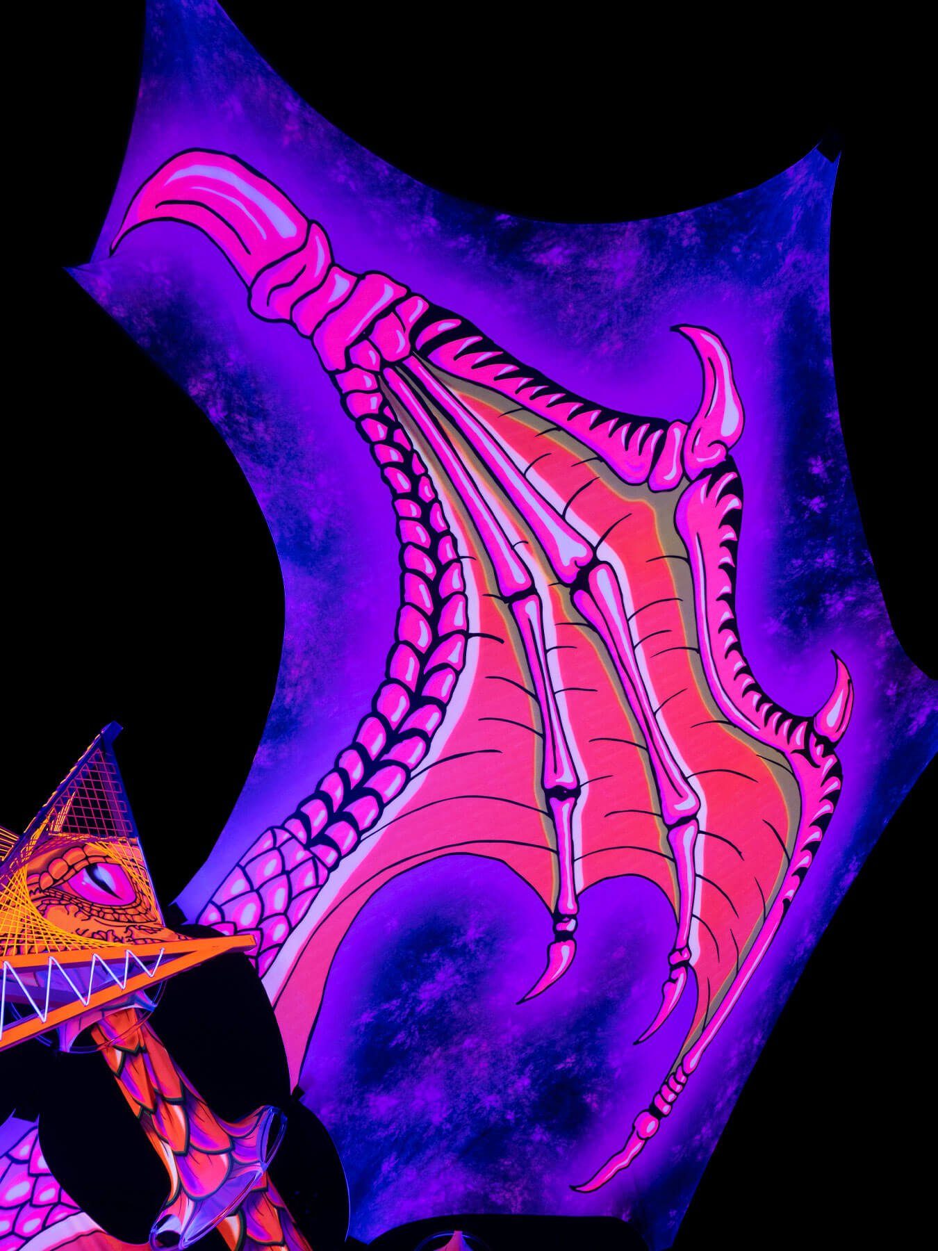 PSYWORK Dekoobjekt Schwarzlicht Flügel 6m, Temple Schwarzlicht Spandex Drache leuchtet "Dragon UV-aktiv, unter StringArt Orange"