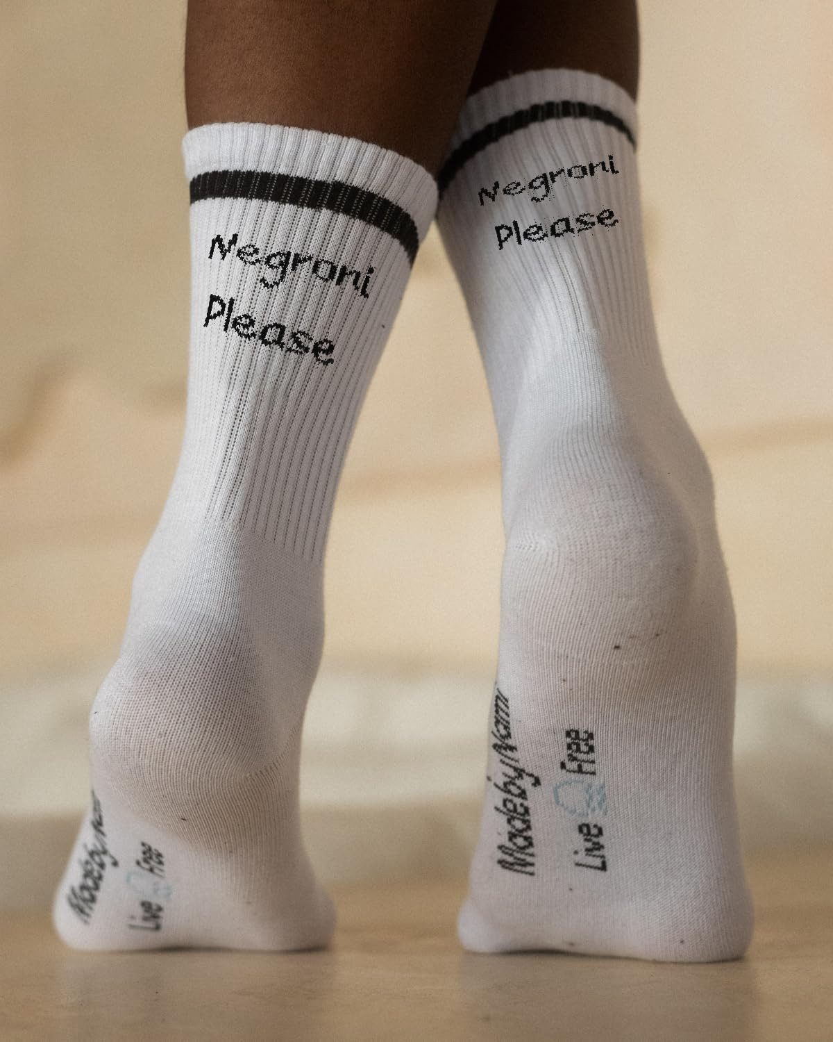 Made by Nami Socken Crew Socks 2-er Set aus Baumwolle, Herren & Damen (Set, 2 Paar) Weiße Retro Tennis Socken mit Sprüchen, "Margarita"-"Negroni"