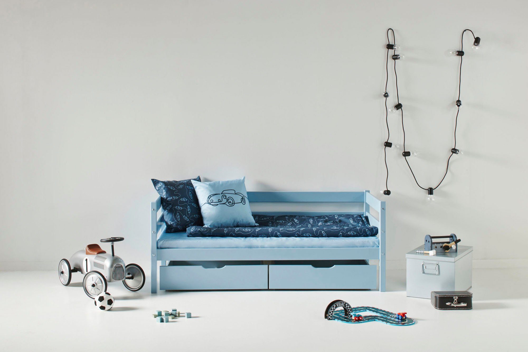 Farben, wahlweise Matratze 8 ECO Comfort Einzelbett mit Dream Hoppekids Rollrost mit in Blue Absturzsicherung und (Set),