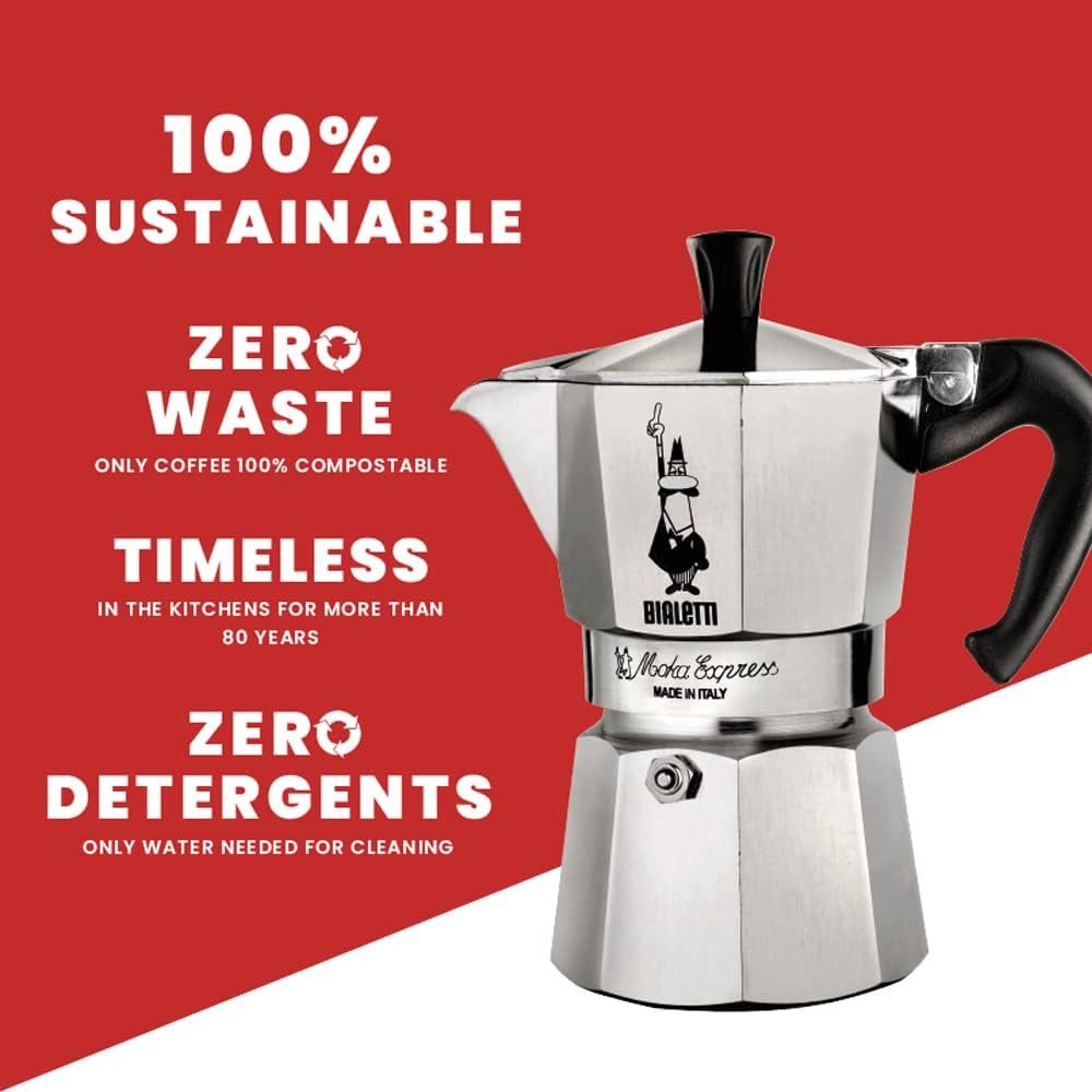 Frisch gebrühter Espresso aus dem Bialetti Kaffeebereiter in einer weißen Tasse