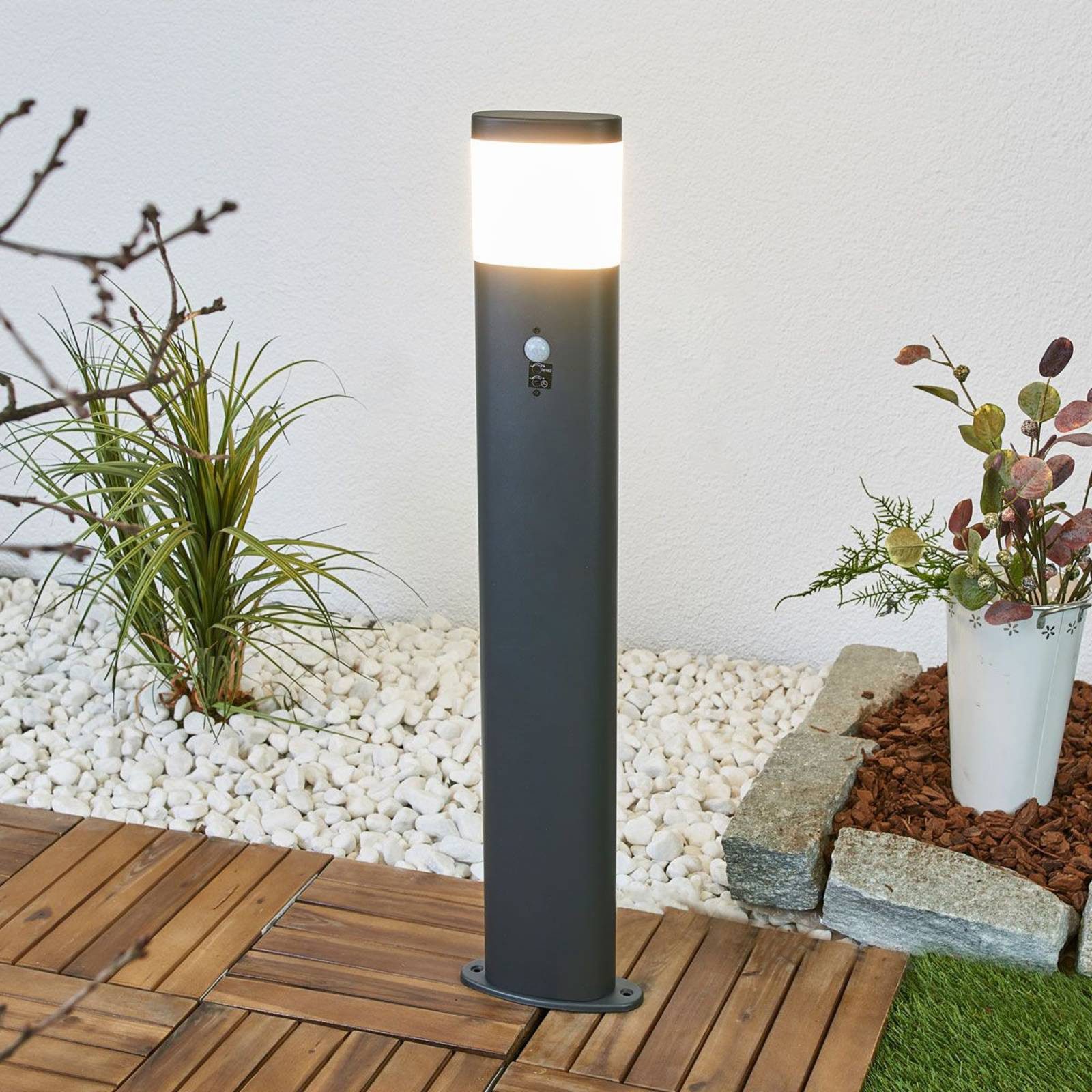 Lindby Außen-Stehlampe Marius, 1 x 8,1 W LED, warmweiß