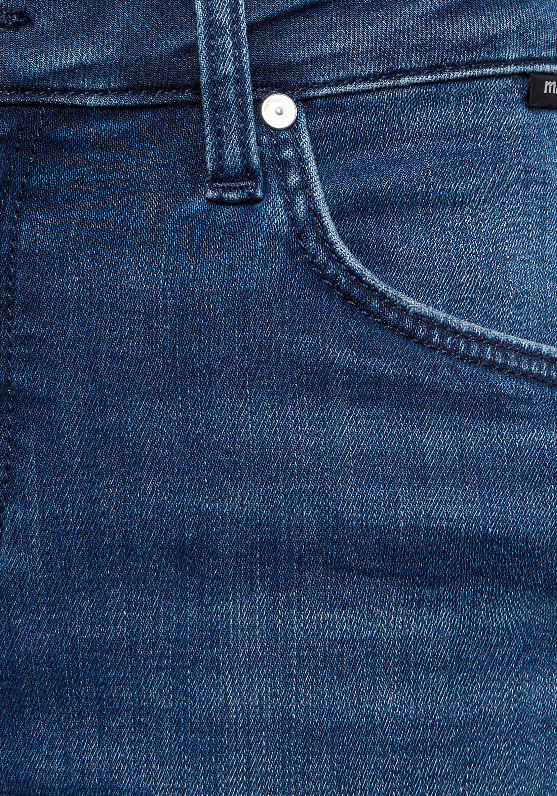 Sitz Skinny-fit-Jeans dark perfekten Mavi blue den Stretch mit für ADRIANA brushed