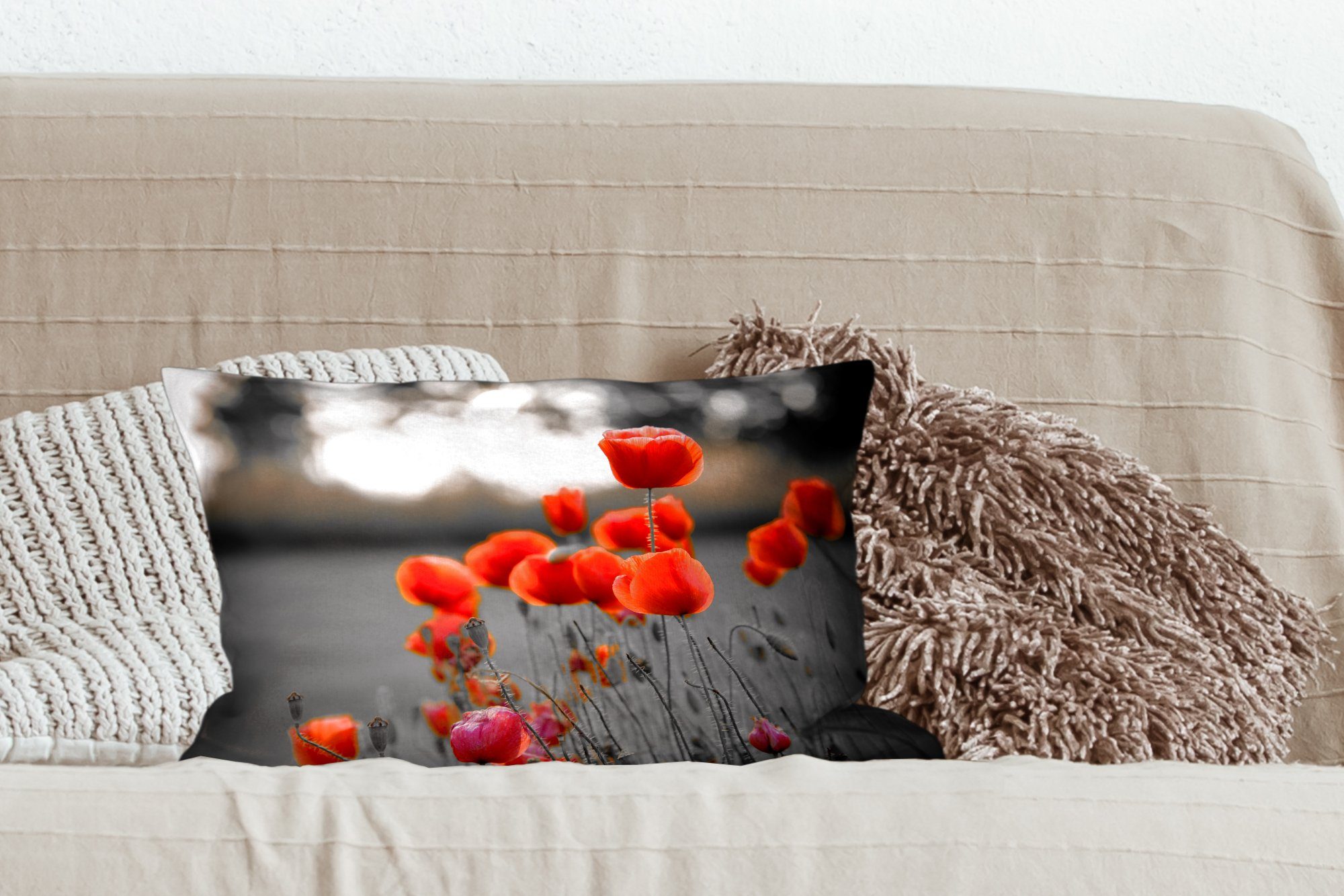 MuchoWow Dekokissen Rote Mohnblumen vor Füllung, Dekokissen und Schlafzimmer weißem Hintergrund, Dekoration, mit Wohzimmer schwarzem Zierkissen