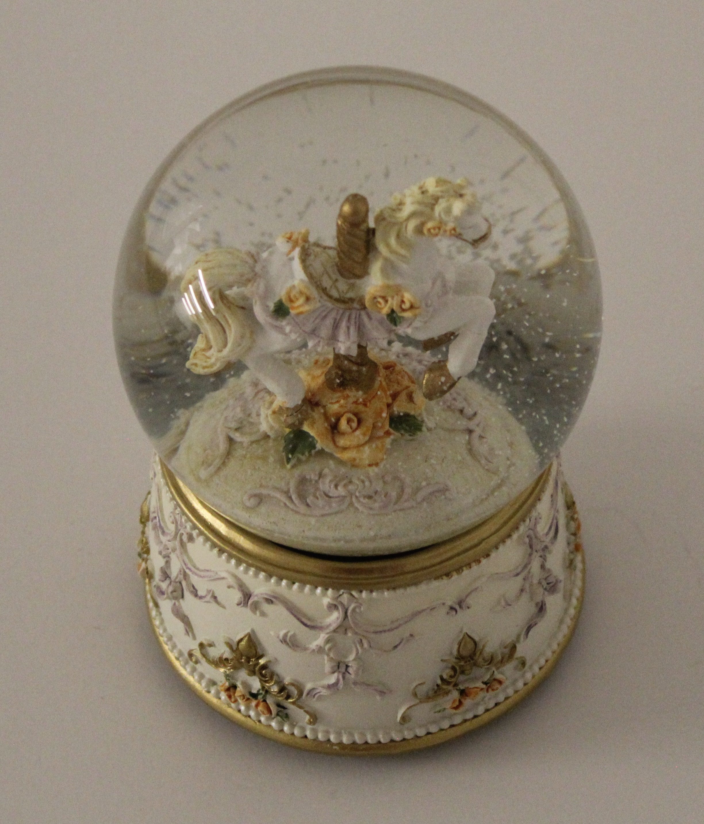 Wurm Schneekugel Nostalgische Schneekugel mit Spieluhr mit Karussellpferd