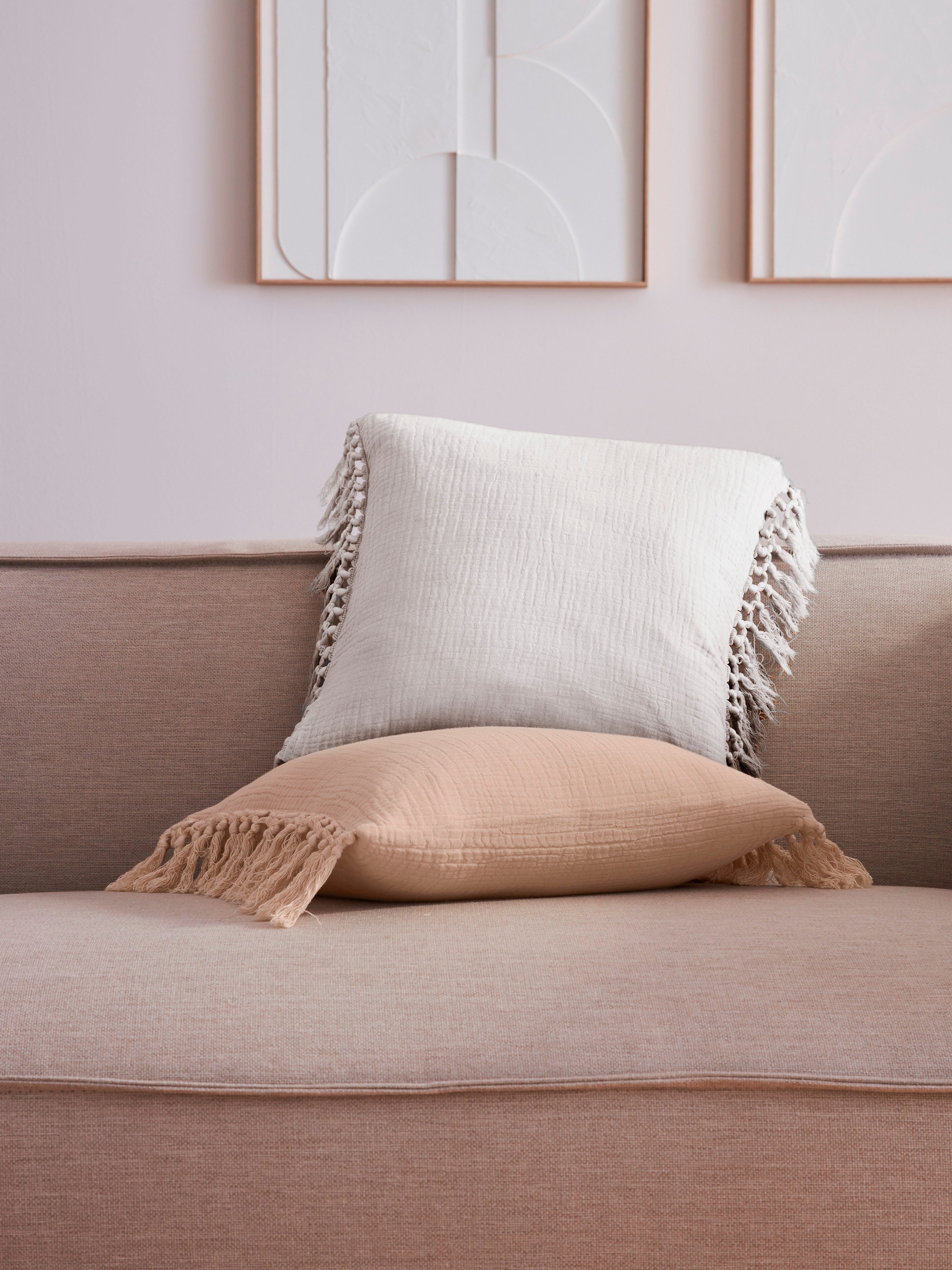 LeGer Home by Lena Gercke Dekokissen Hevin, Musselin Optik, 2-er Set, ohne Füllung, mit Fransen – Bild 2 von 5