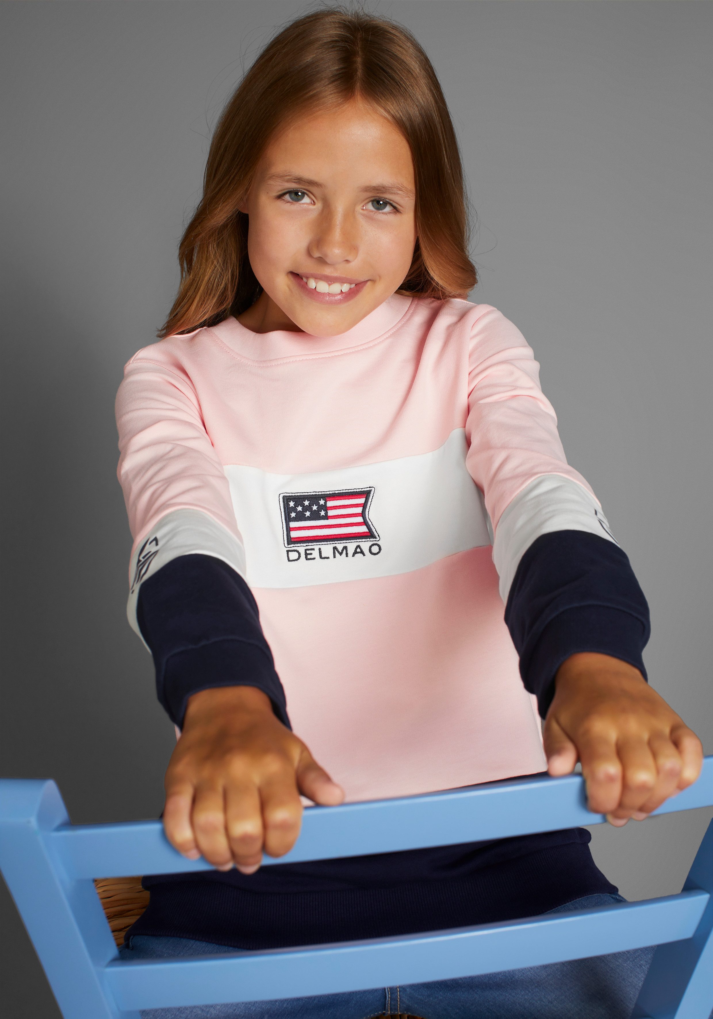 DELMAO Sweatshirt Colorblocking Sweatshirt, mit Logo-Stickerei günstig online kaufen