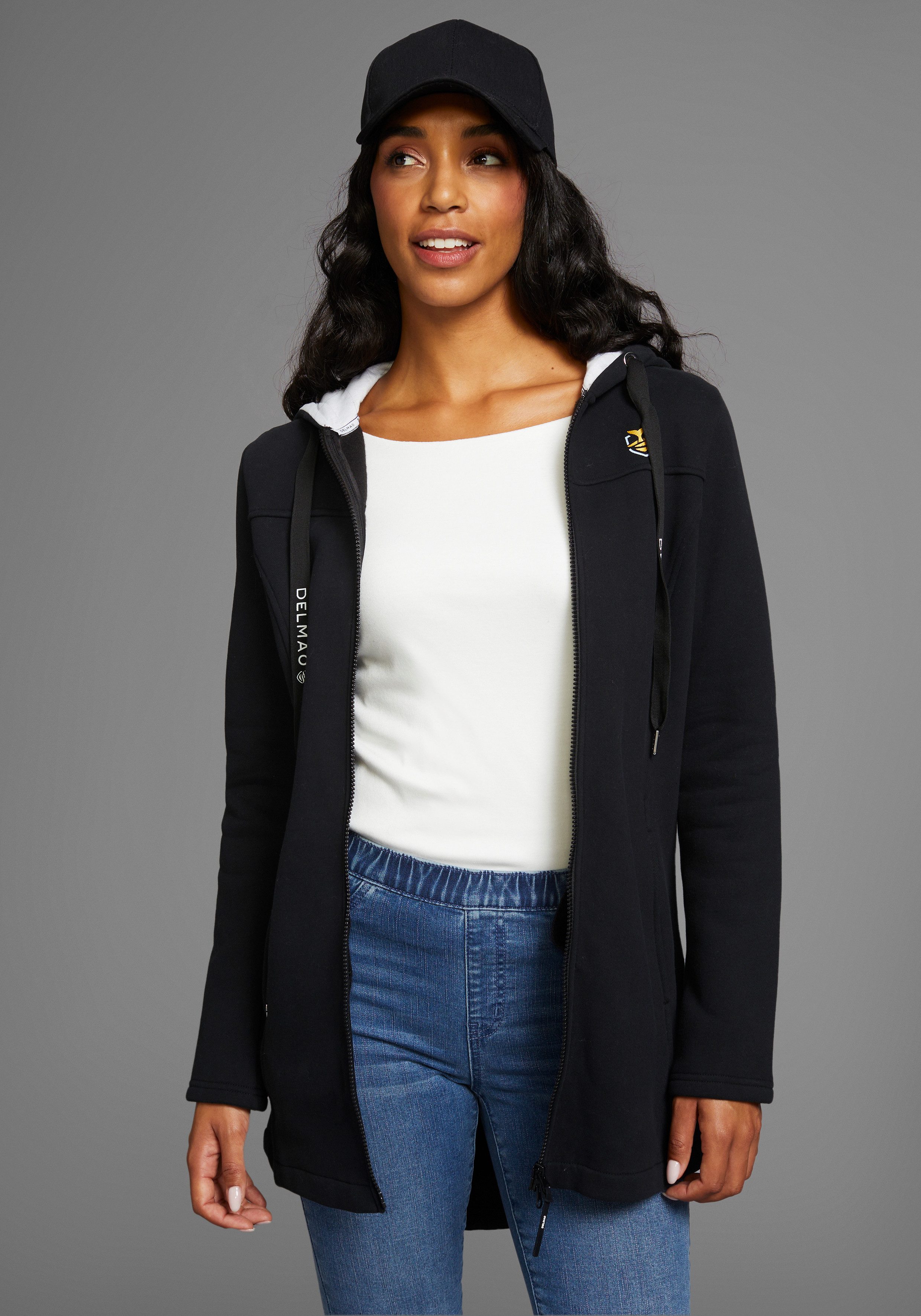 DELMAO Sweatjacke mit Printelementen - NEUE KOLLEKTION. Reduzierter Preis € 27,32. Unverbindliche Preisempfehlung € 59,99