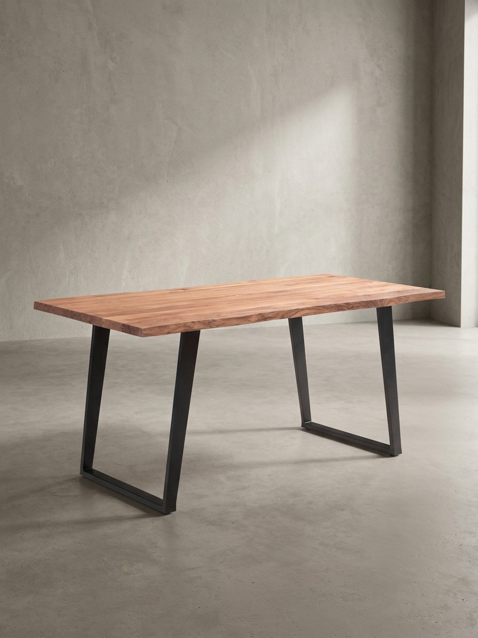 KADIMA DESIGN Esstisch Industrial Holztisch Baumkante, Akazie Massiv, U-Form Esszimmertisch (Naturkante, Live Edge, Handgefertigt, Unikat, Einzigartige Maserung), Naturholz, Live Edge, Handarbeit, Maserung, Unikat, Bodenschoner