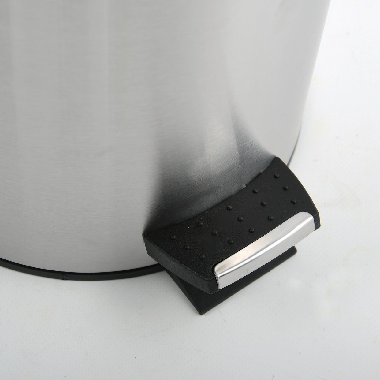 spirella Kosmetikeimer ADONIS, Treteimer mit Softclose-Absenkautomatik, herausnehmbarem Inneneimer, Anti-Fingerprint-Beschichtung, matt satiniert, 3L, silber brushed matt