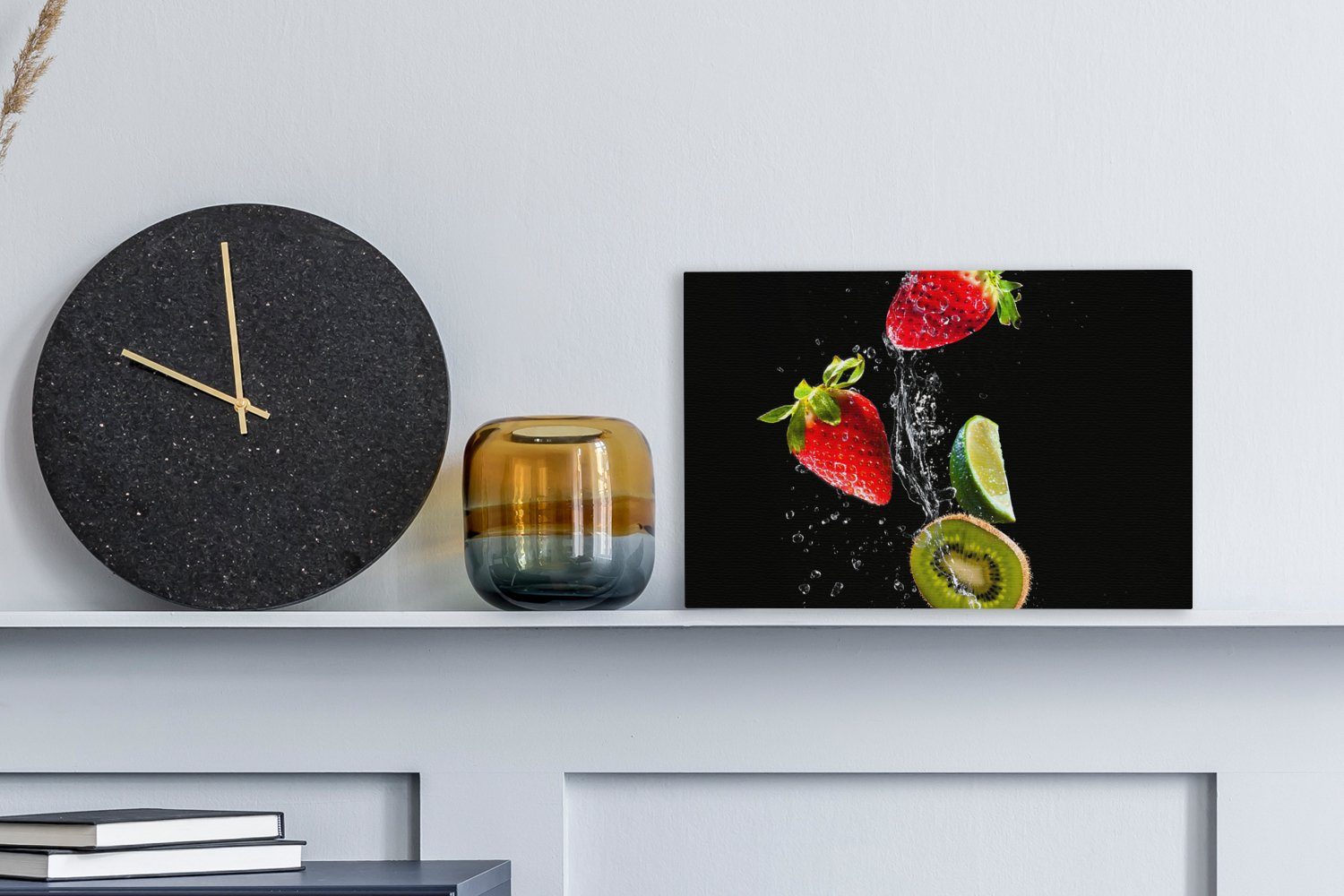 OneMillionCanvasses® Leinwandbild Obst - Wasser - Schwarz - Stillleben Erdb günstig online kaufen